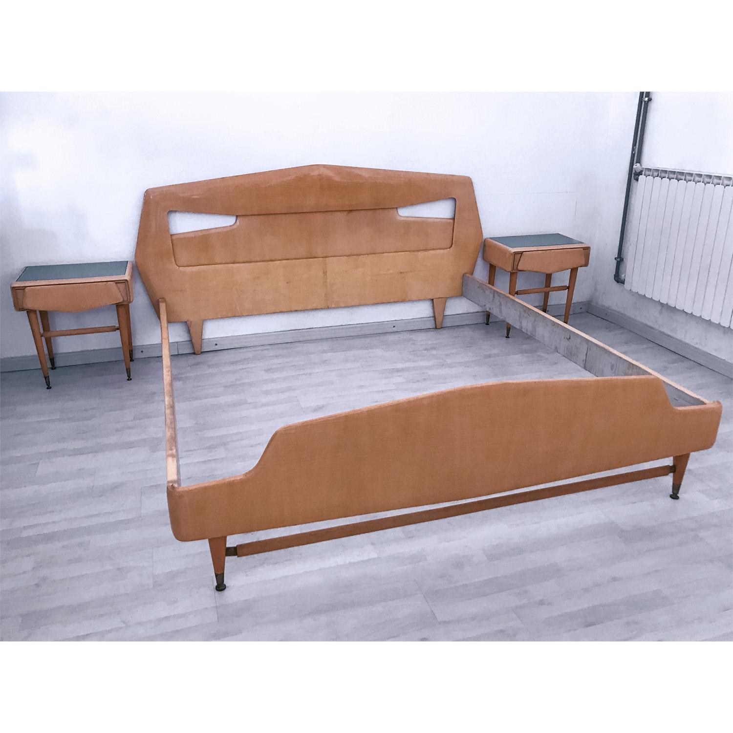 For your consideration an elegant bedroom suite characterized by a catchy sculptural design attributable to Silvio Cavatorta in 1950s, composed by:
- Double bed frame with two bedside tables
- Dresser with mirror
- Vanity dresser with