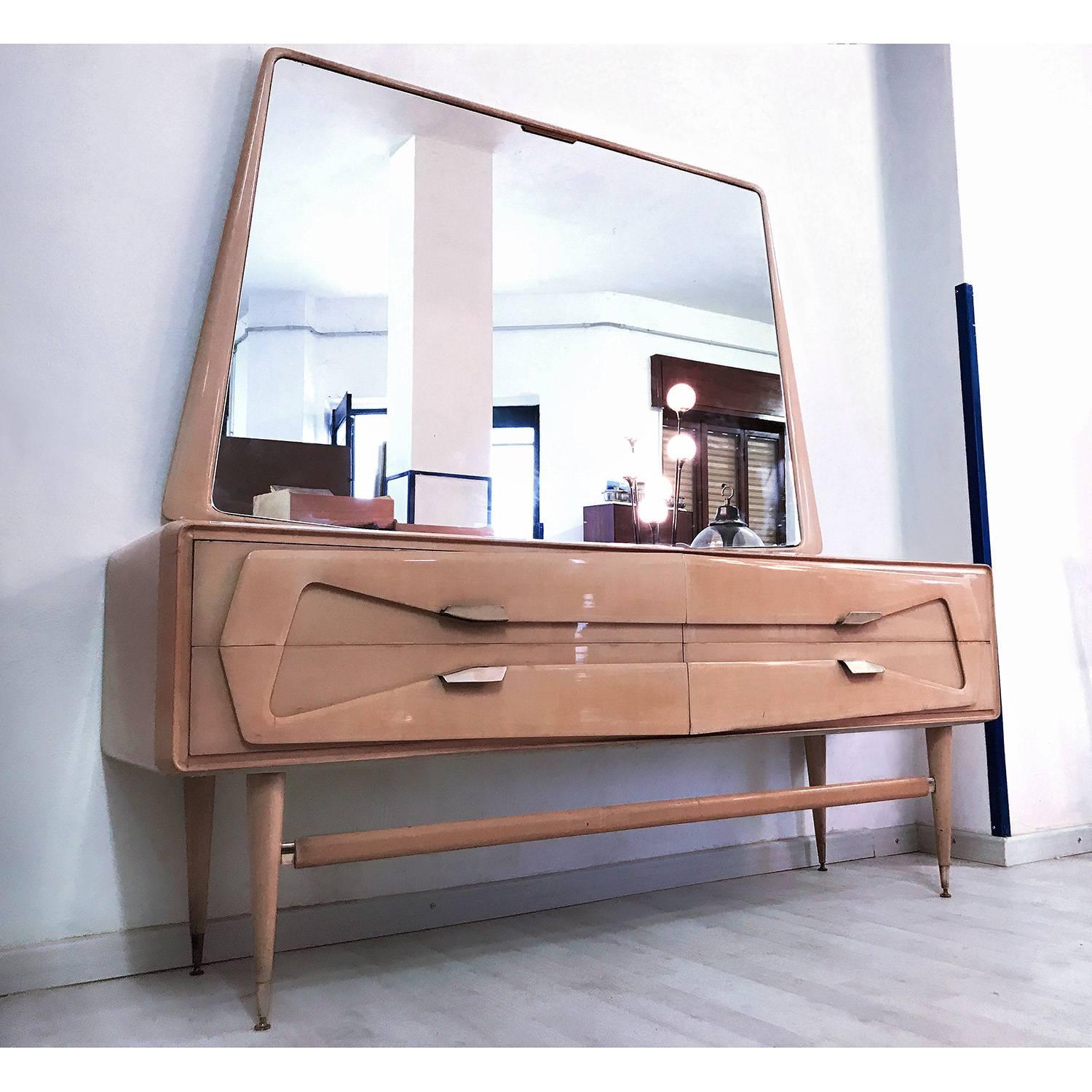 Mid-20th Century Italian Maple Dresser with Mirror attributed to Silvio Cavatorta, 1950s