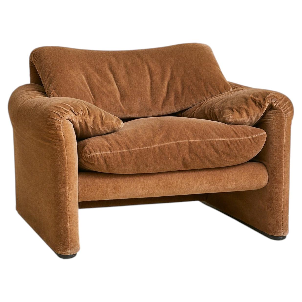 Fauteuil italien en velours brun 'Maralunga' par Vico Magistretti pour Cassina, années 1970