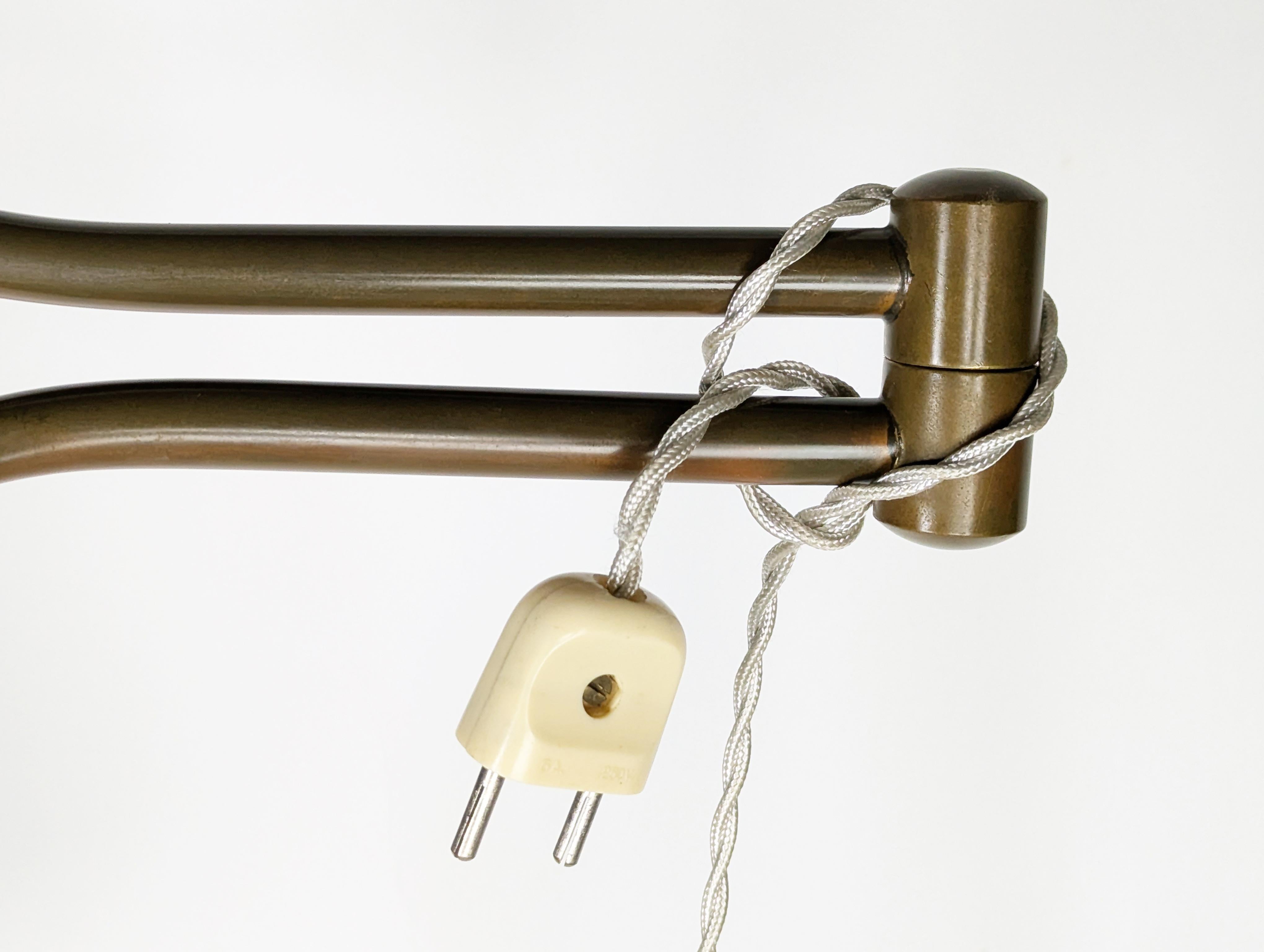 Lampadaire italien en marbre et laiton de style moderne du milieu du siècle, réglable en hauteur en vente 4