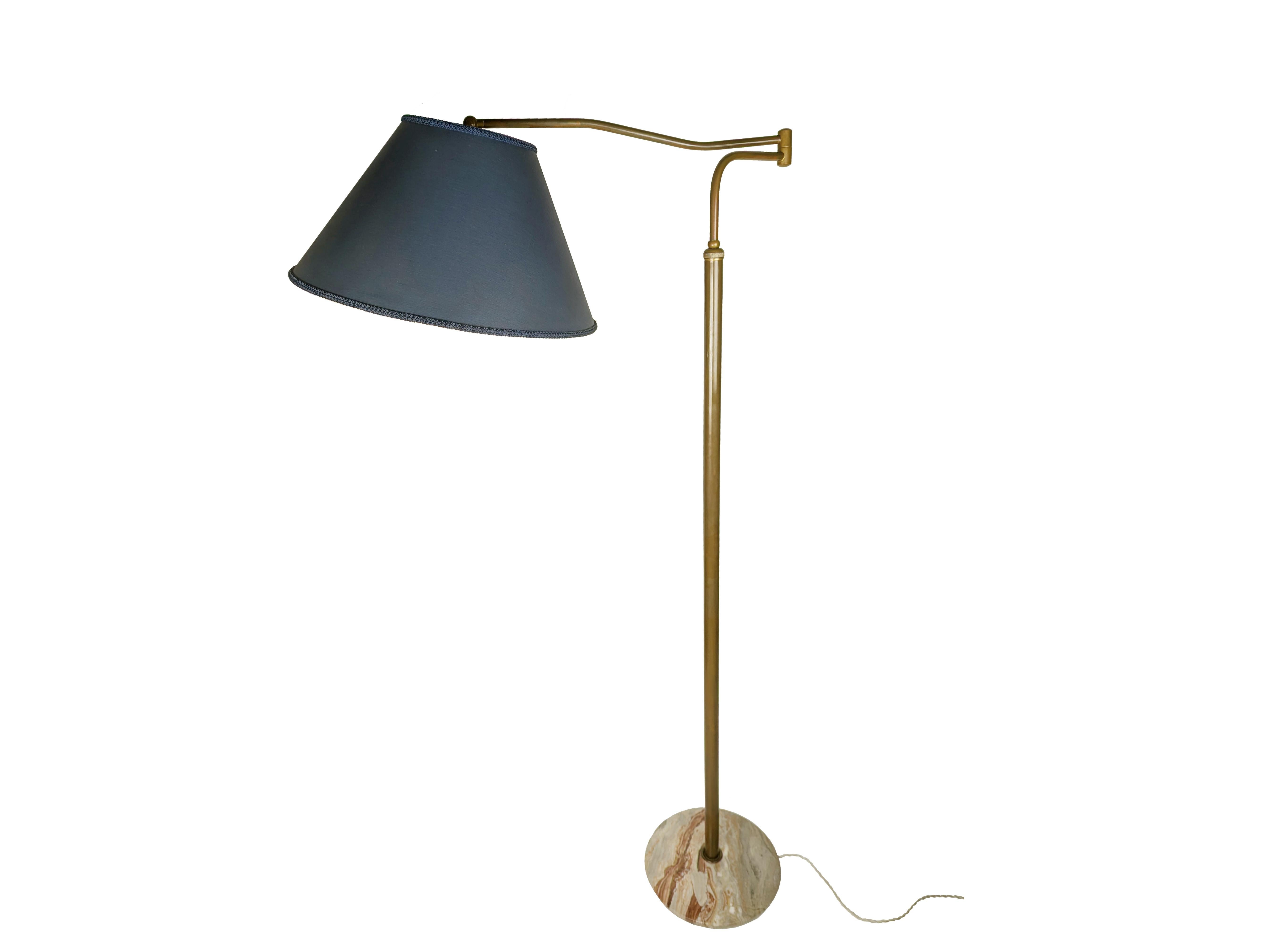 Lampadaire italien en marbre et laiton de style moderne du milieu du siècle, réglable en hauteur en vente 6