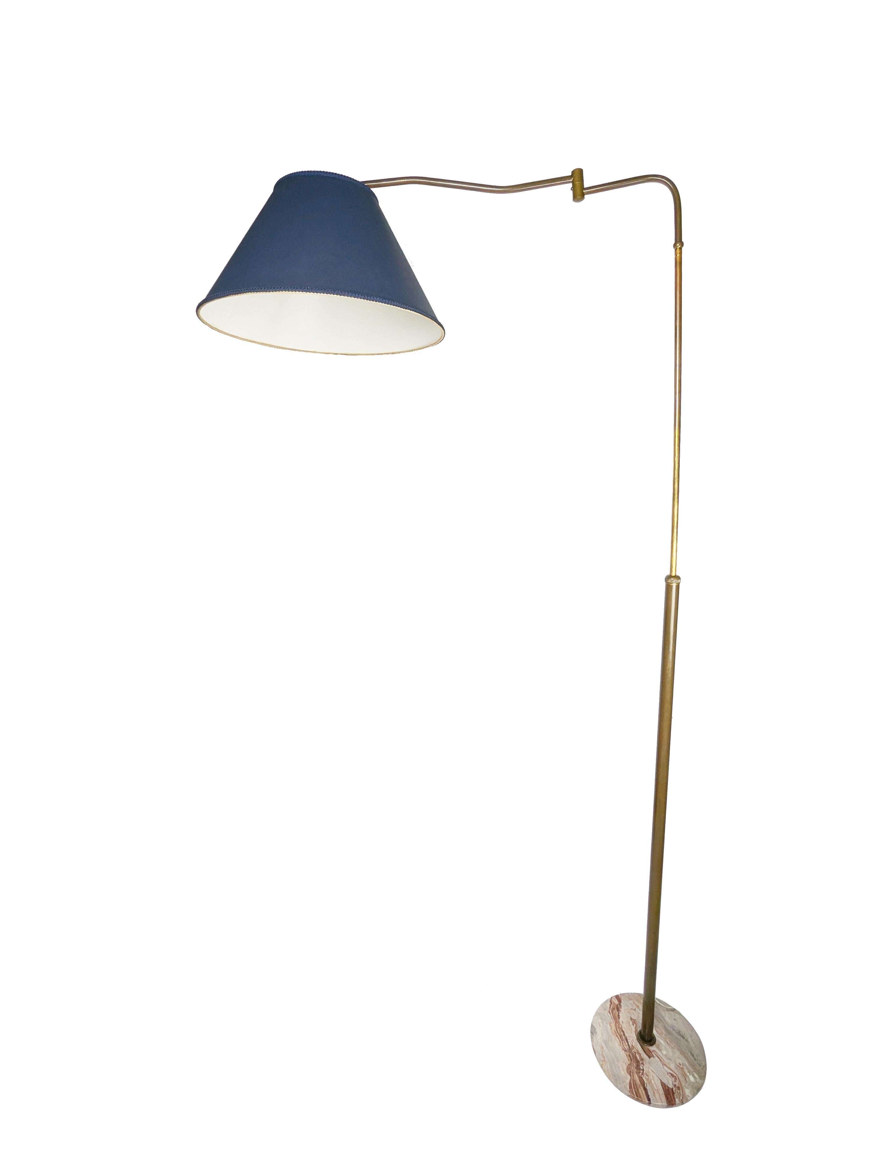 Lampadaire italien en marbre et laiton de style moderne du milieu du siècle, réglable en hauteur en vente 7
