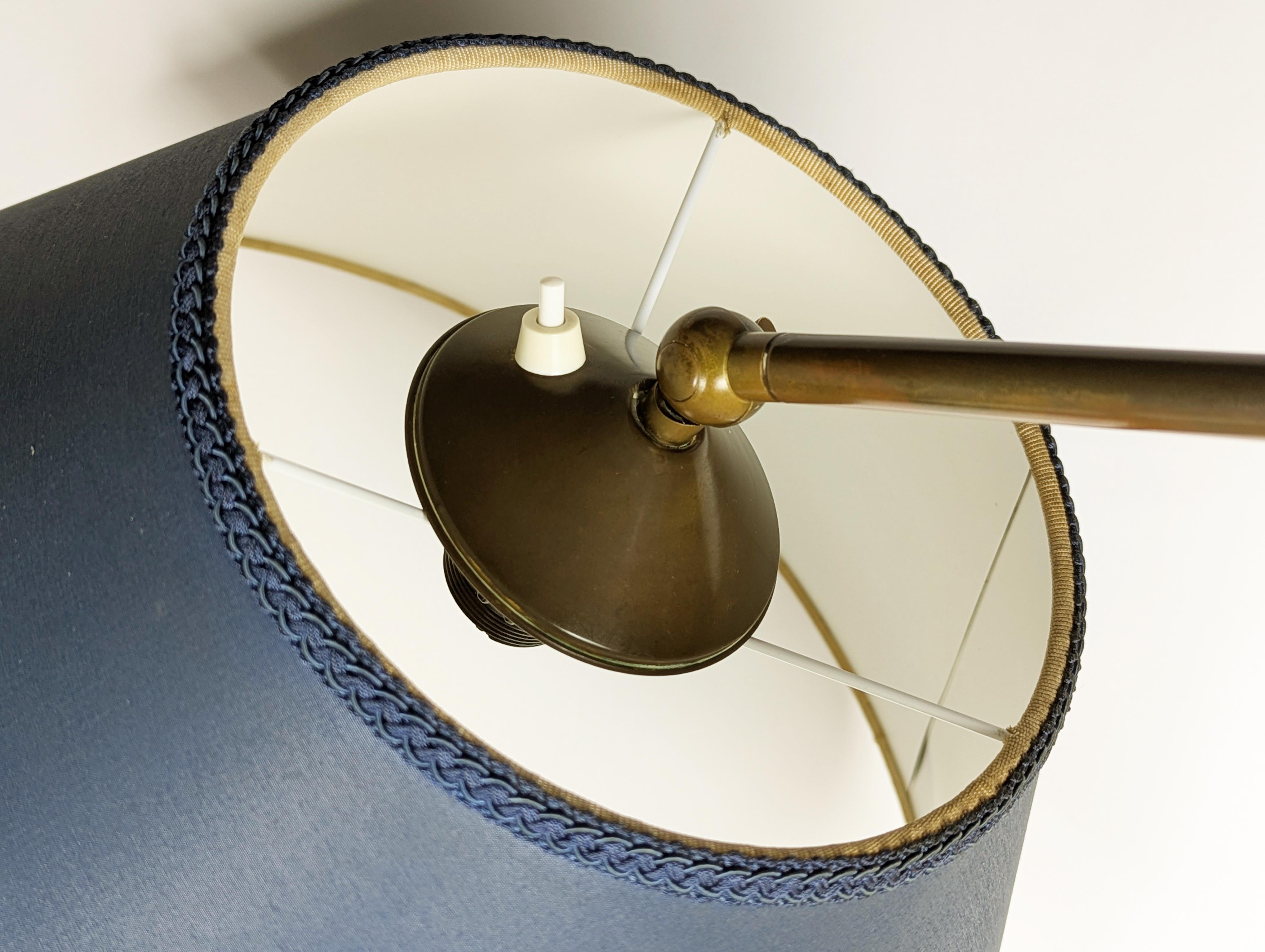 Lampadaire italien en marbre et laiton de style moderne du milieu du siècle, réglable en hauteur en vente 1