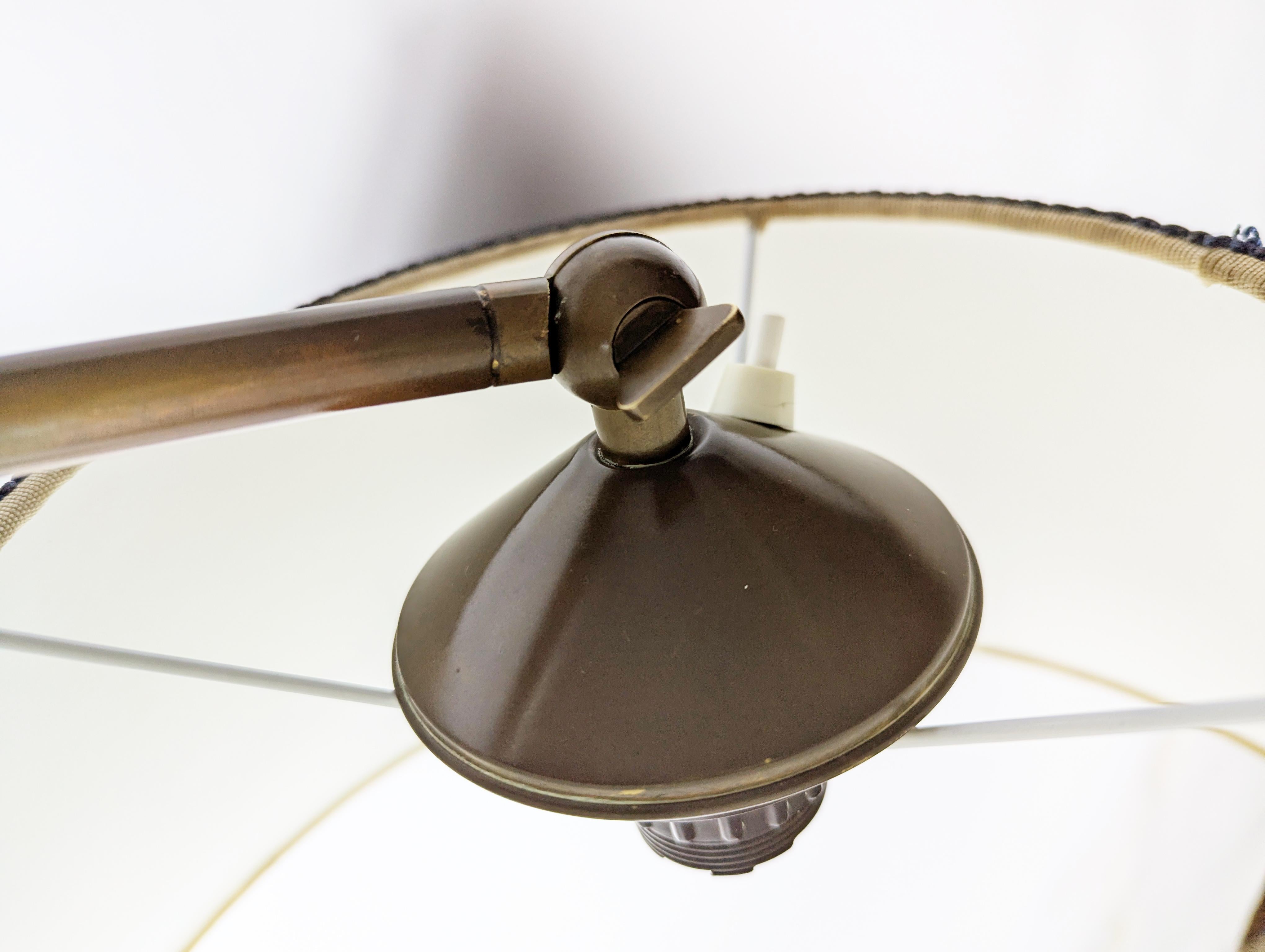 Lampadaire italien en marbre et laiton de style moderne du milieu du siècle, réglable en hauteur en vente 2