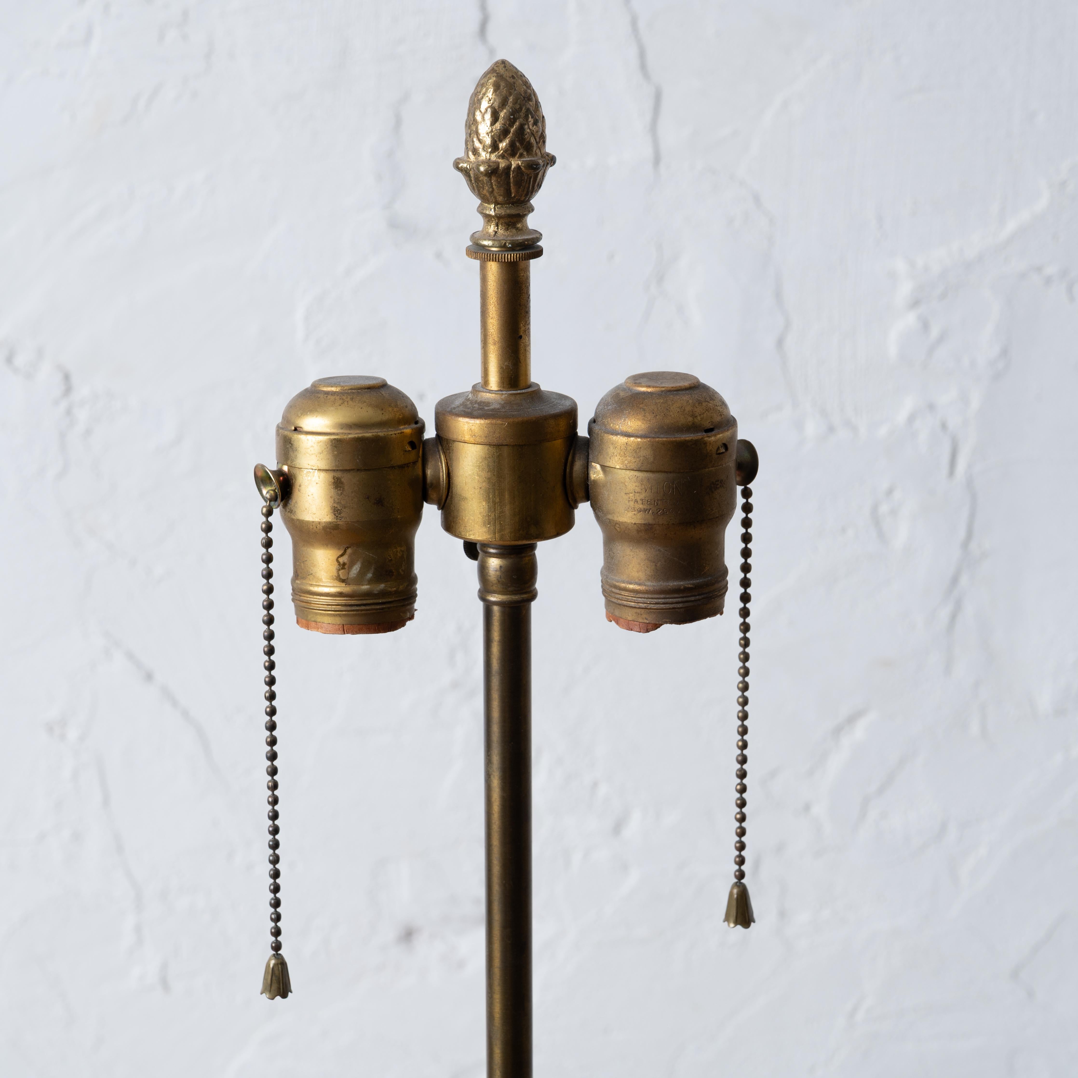 Neoklassische Lampe aus italienischem Marmor und Bronze, um 1920 im Angebot 3