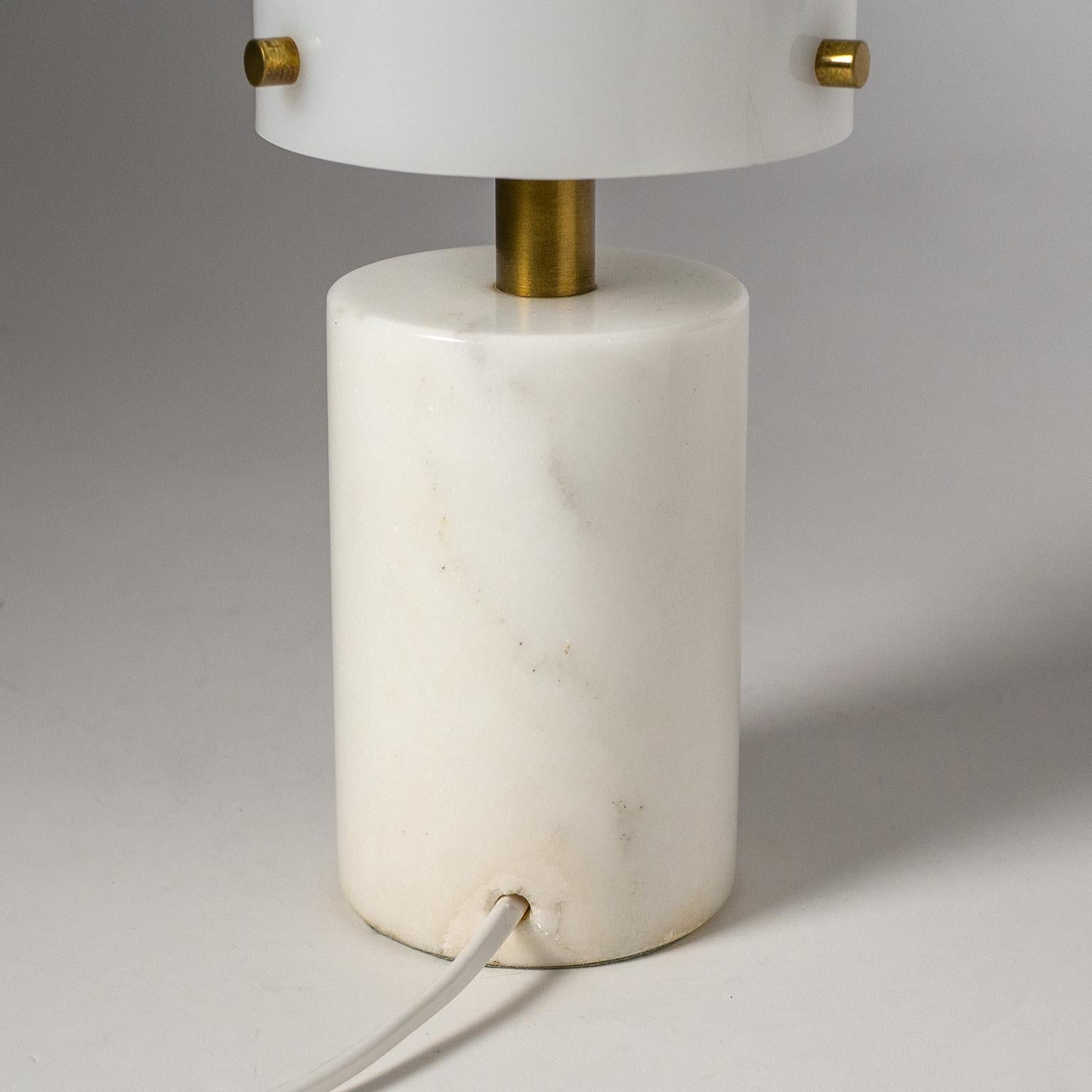 Seltene italienische Tischlampe, 1950er Jahre, Marmor und emailliertes Kupfer  (Mitte des 20. Jahrhunderts) im Angebot