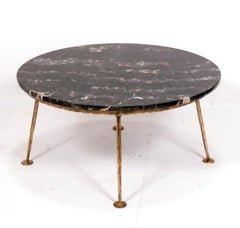 Mesa de centro italiana de mármol y metal dorado Estilo Gio Ponti de mediados del siglo XX