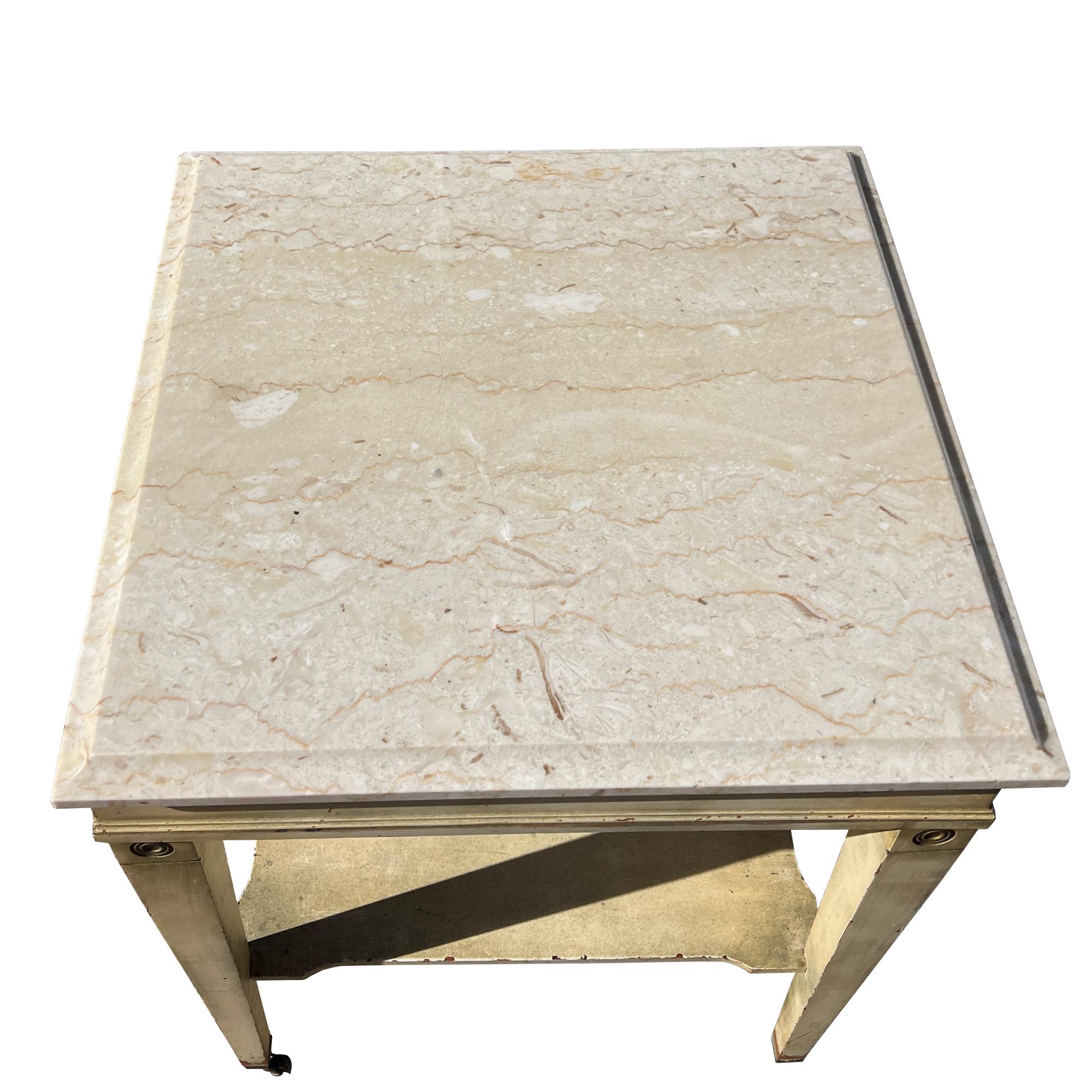 Néoclassique Table d'appoint italienne en marbre et Wood avec détails néoclassiques en vente