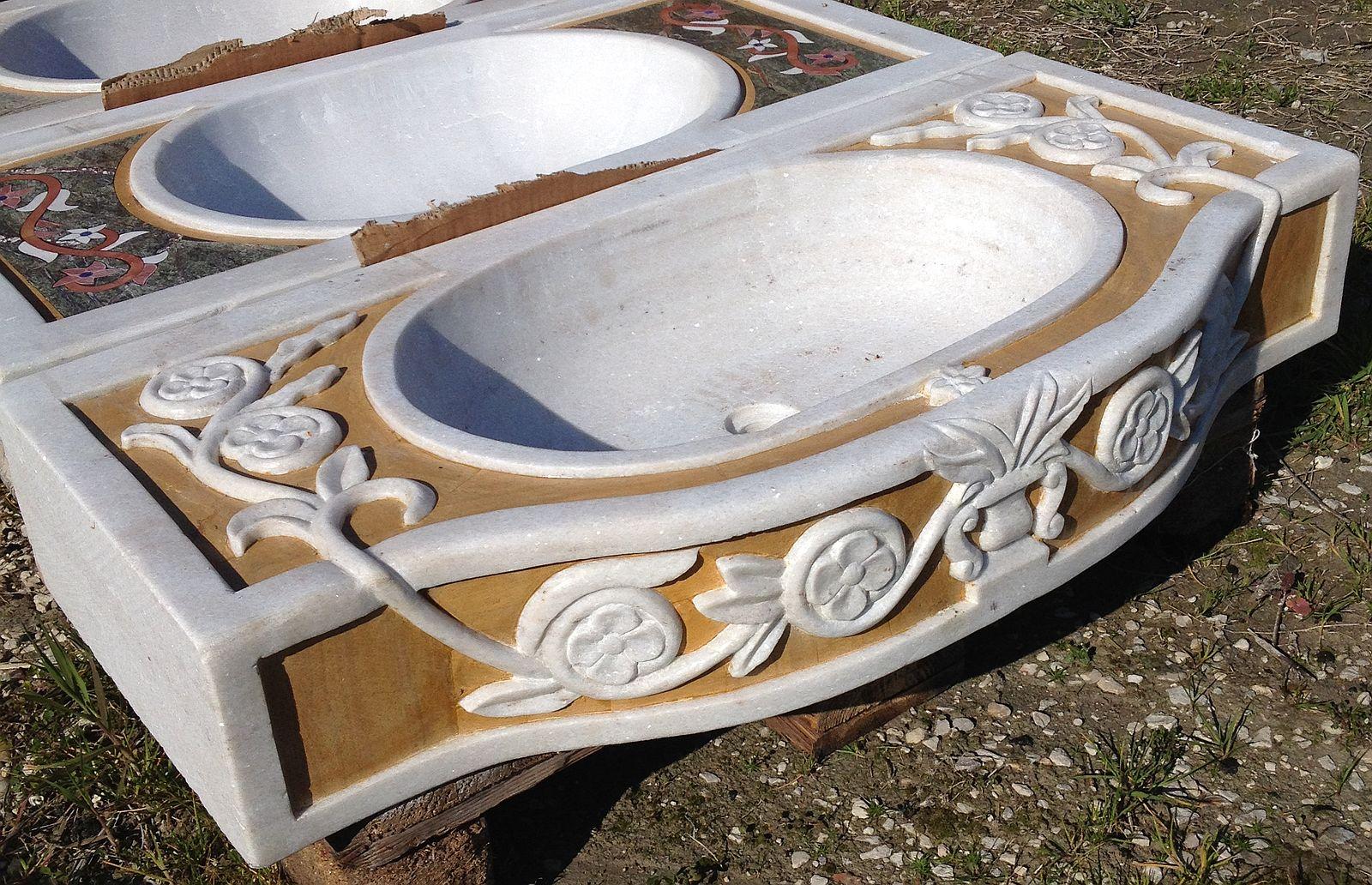 Italian Marble Antique Style Inlaid Sink For Sale 3