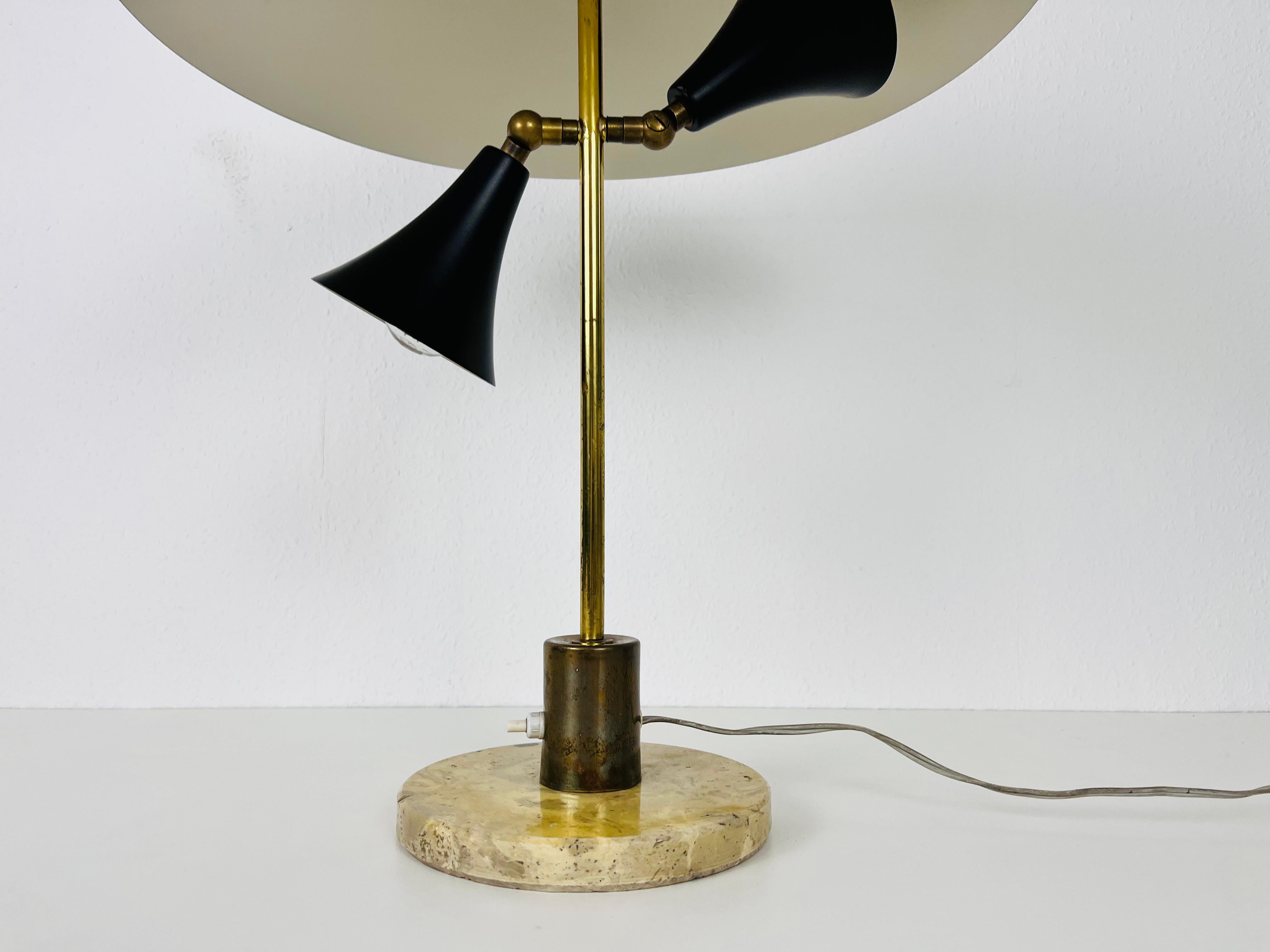 Italian Marble Base and Brass Table Lamp, 1960s, Italy In Good Condition For Sale In Hagenbach, DE