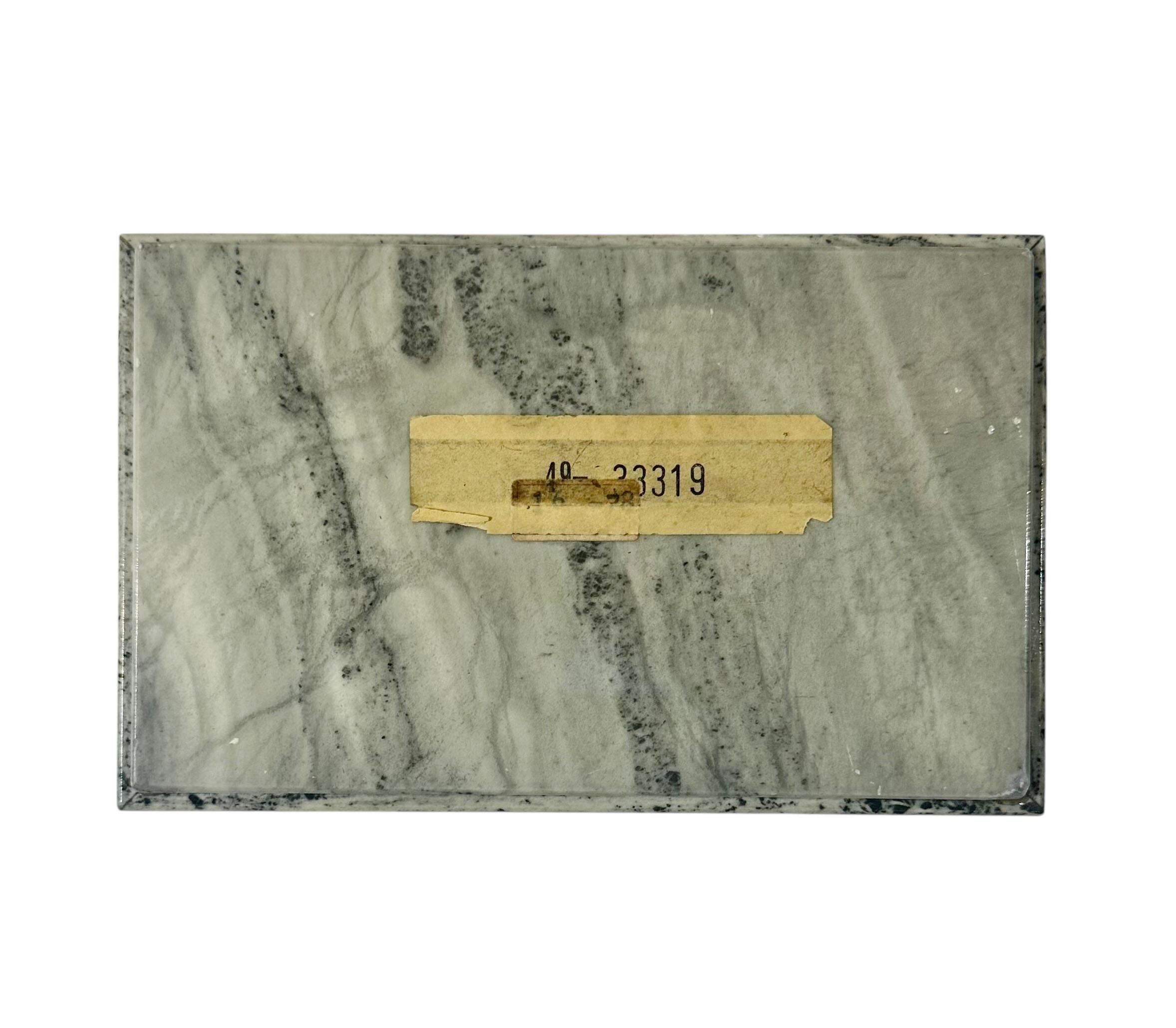 Scatola in marmo italiano con finiture in ottone in vendita 4