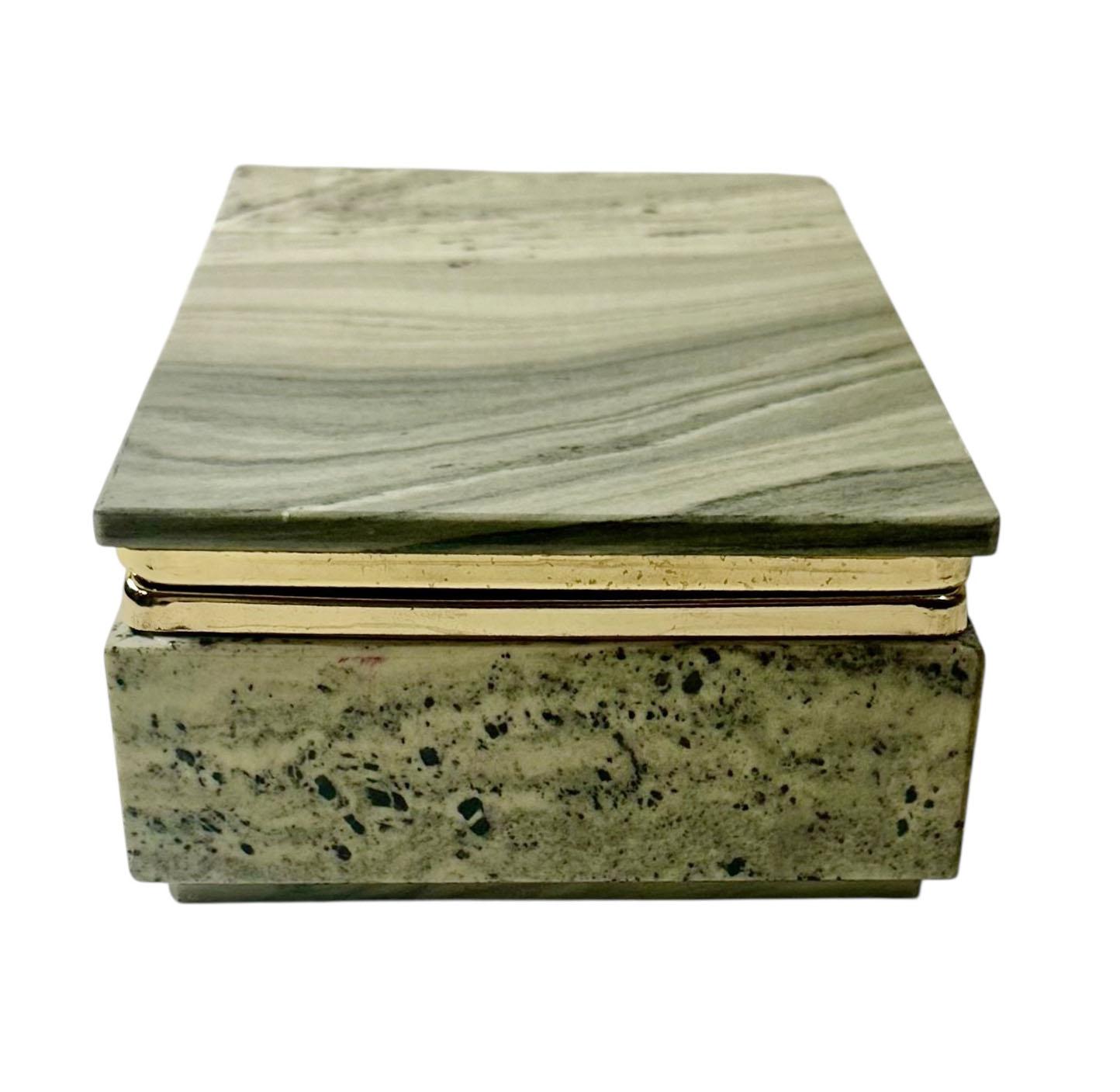 Italiano Scatola in marmo italiano con finiture in ottone in vendita