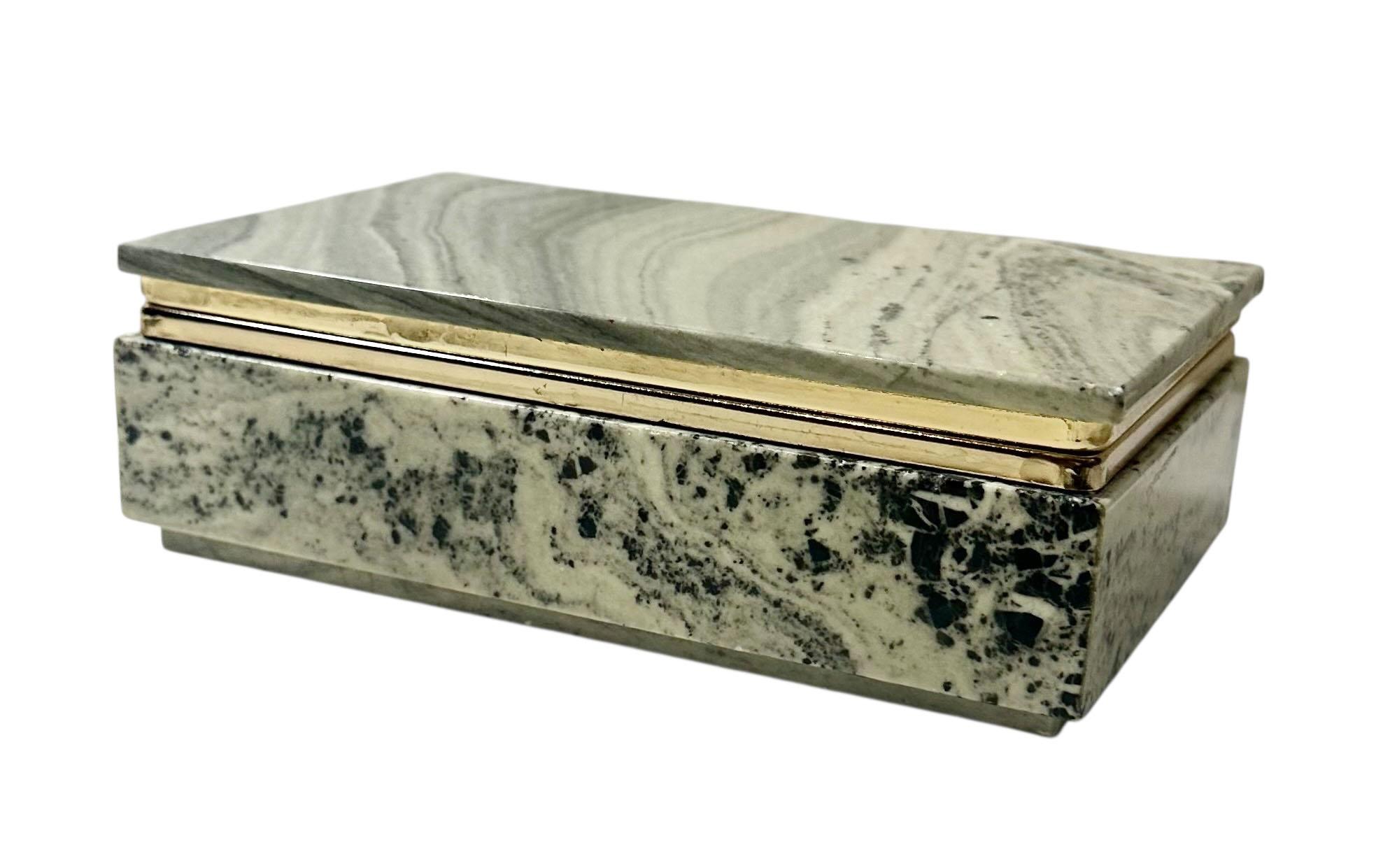 Scatola in marmo italiano con finiture in ottone in vendita 1