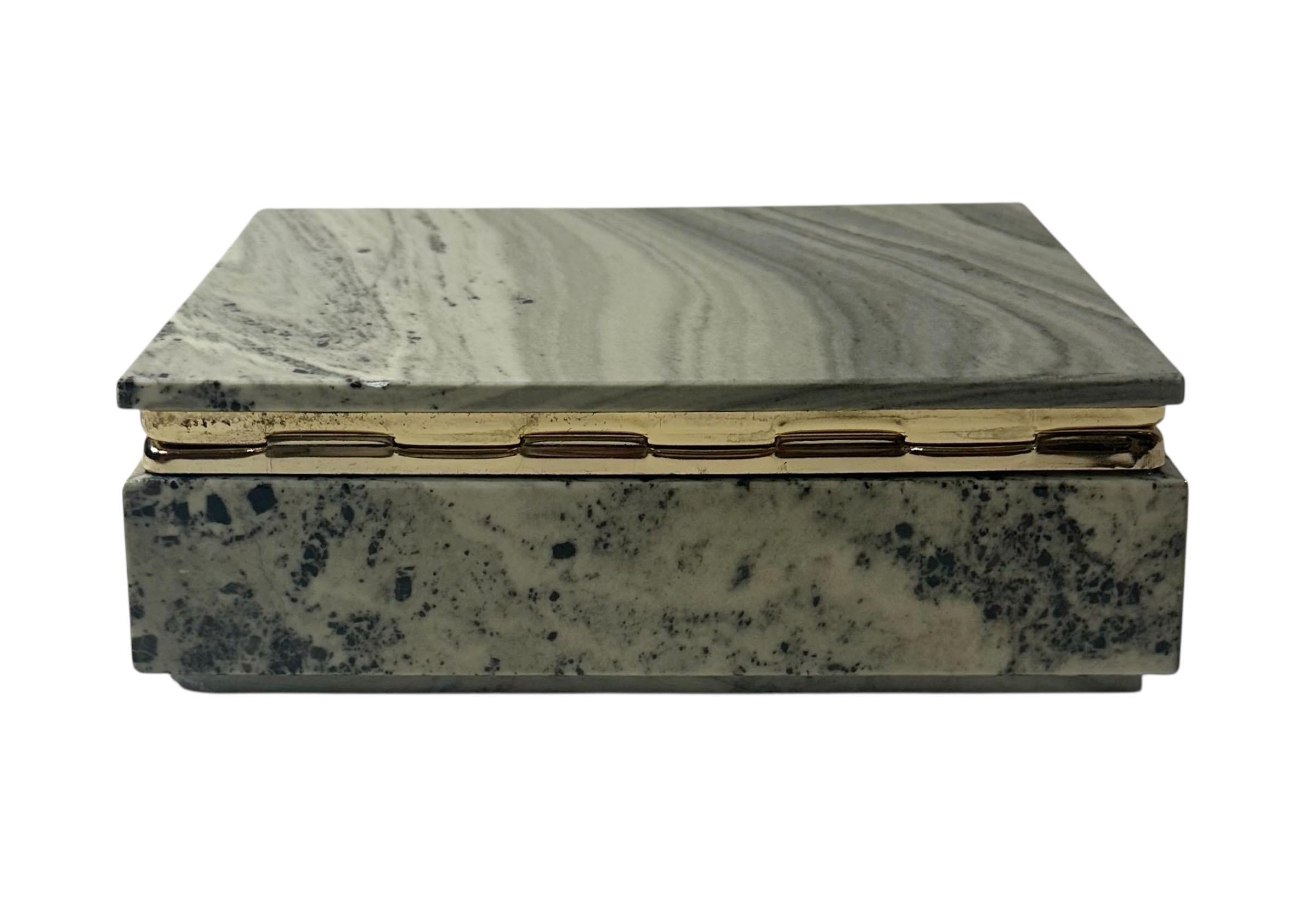 Scatola in marmo italiano con finiture in ottone in vendita 3