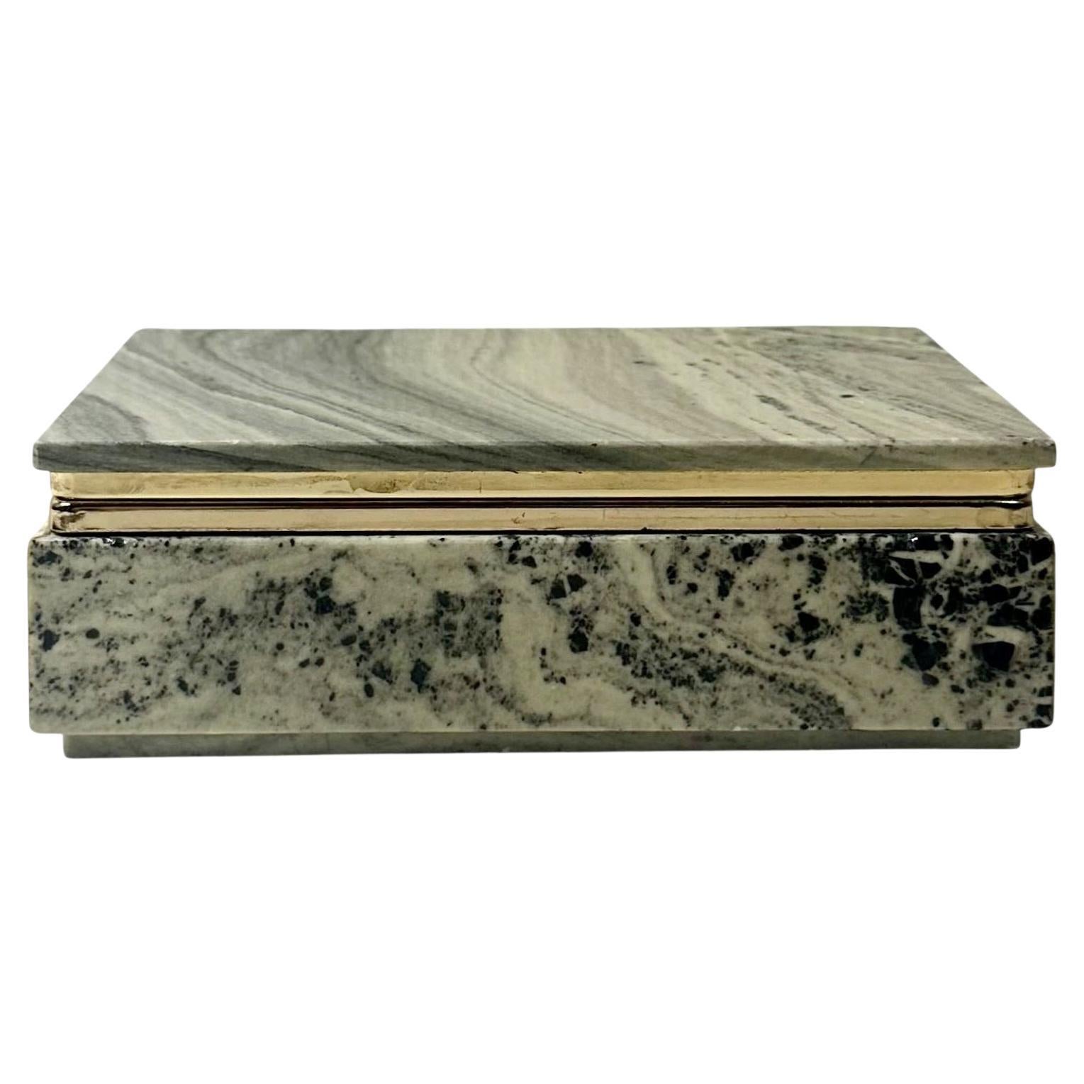 Scatola in marmo italiano con finiture in ottone in vendita