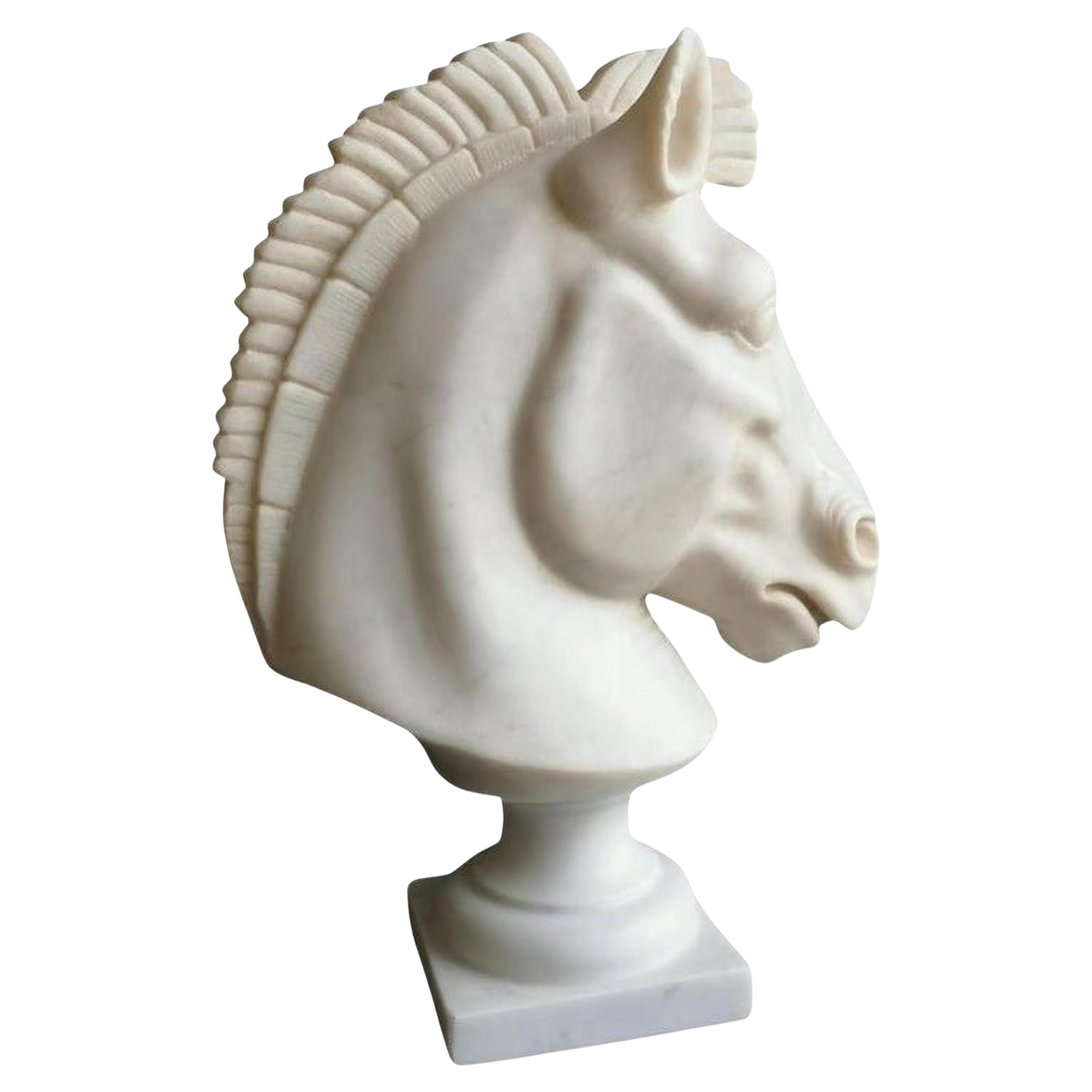 Sculpture italienne en marbre de Carrare « Tête de cheval » apparaissant au 20ème siècle en vente