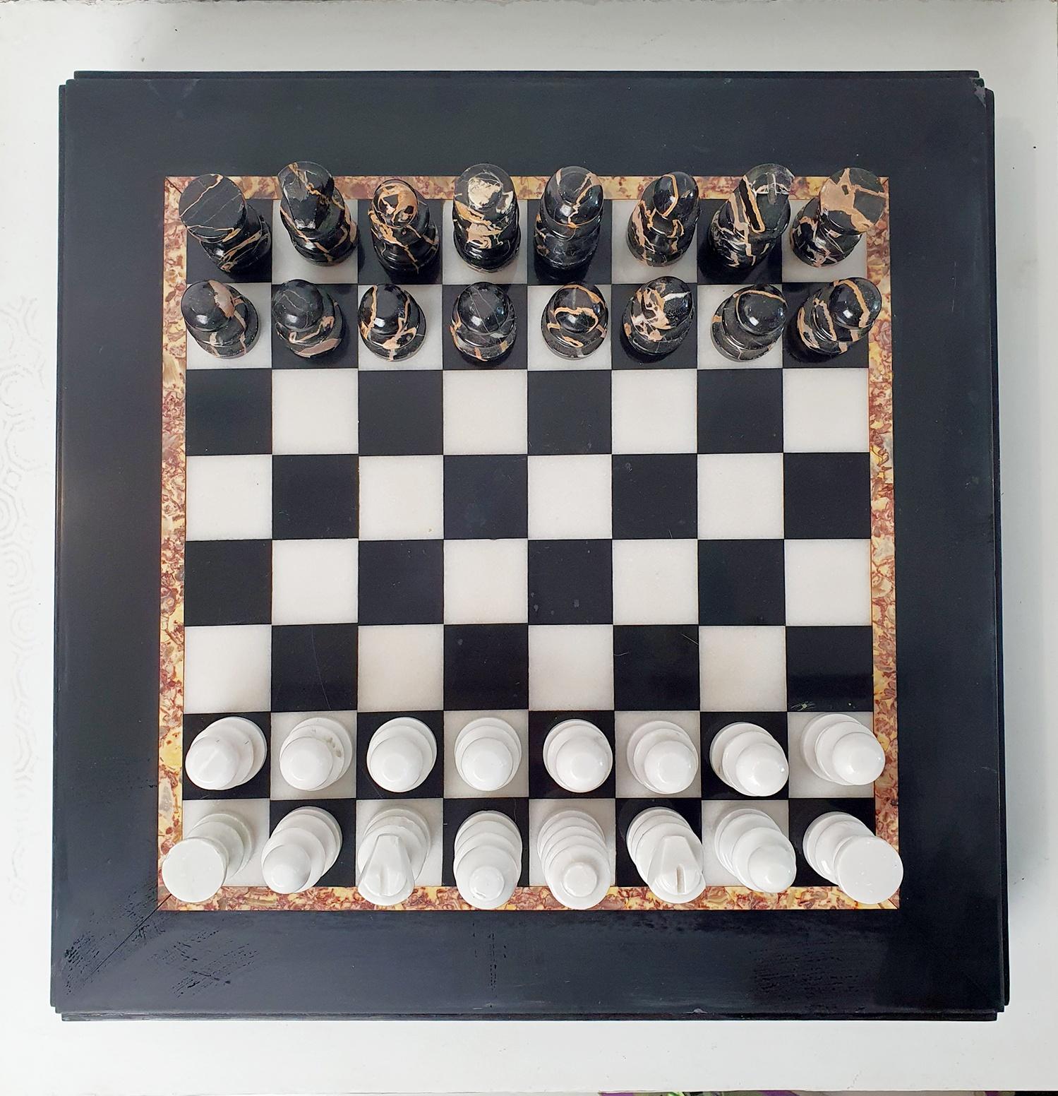 Italian Marble Chess Board In Good Condition For Sale In Albano Laziale, Rome/Lazio