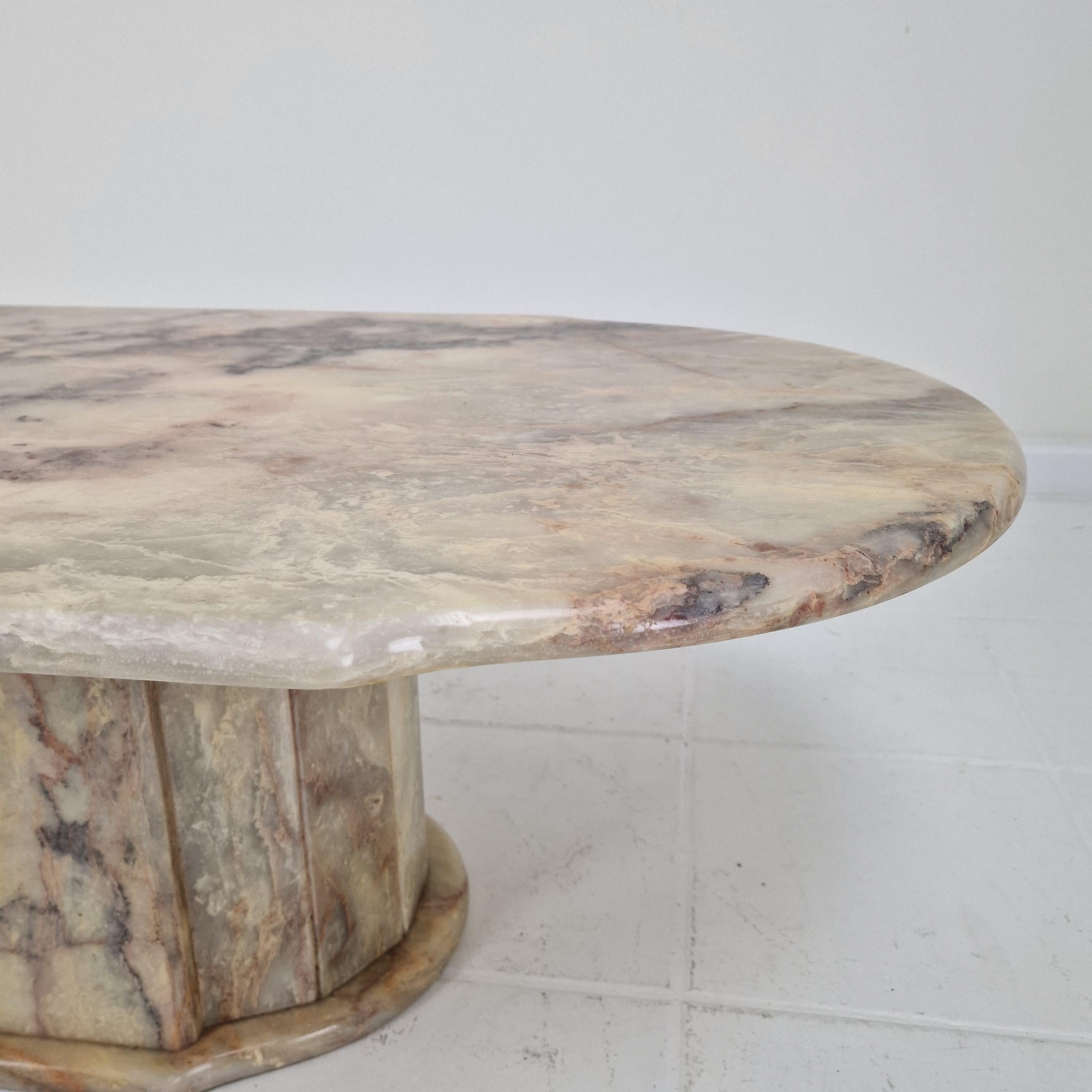 Table basse ou table d'appoint italienne en marbre, années 1960 en vente 4