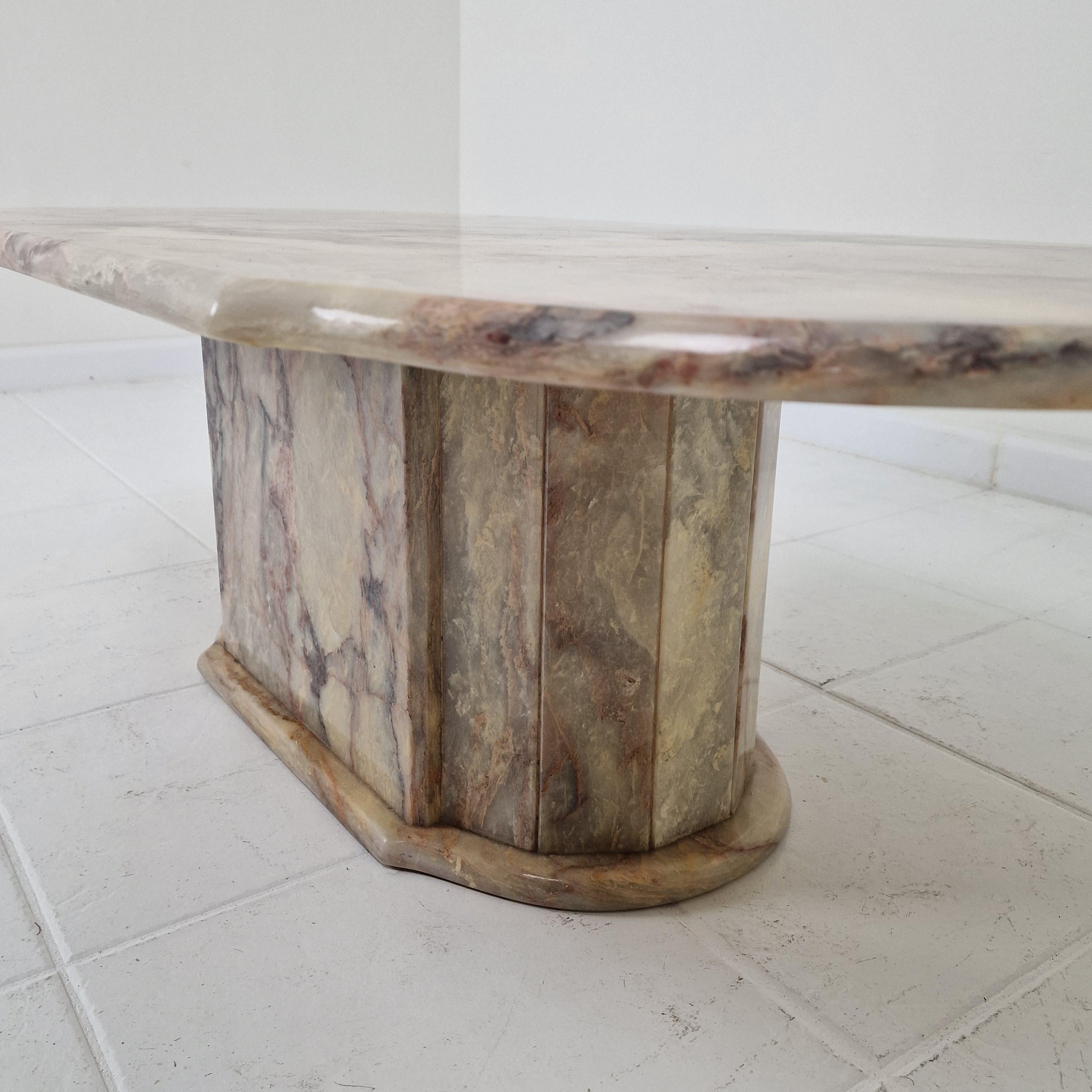 Table basse ou table d'appoint italienne en marbre, années 1960 en vente 6
