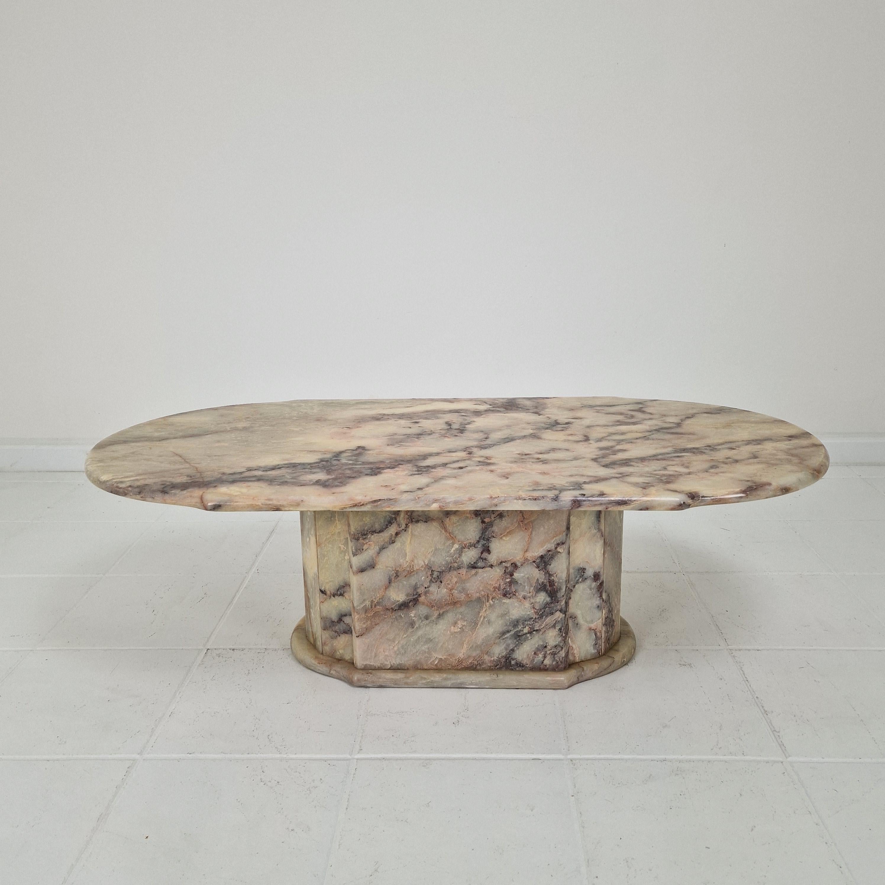 Table basse ou table d'appoint italienne en marbre, années 1960 en vente 8