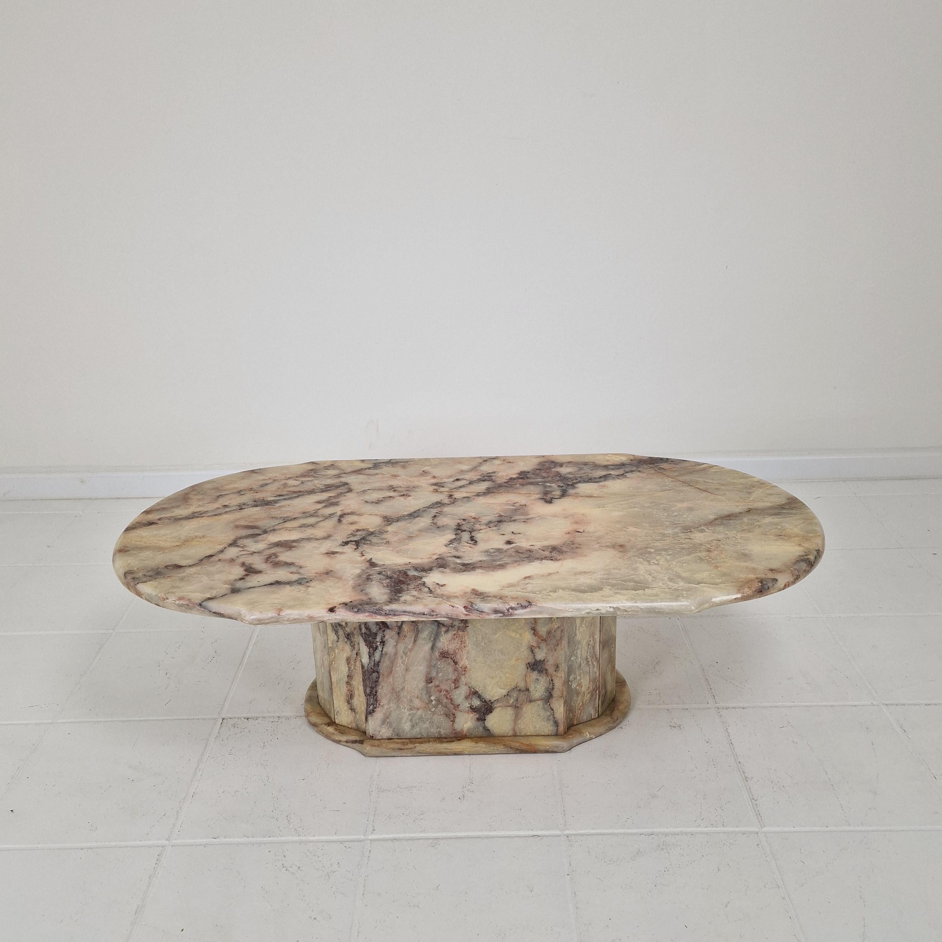 Fait main Table basse ou table d'appoint italienne en marbre, années 1960 en vente