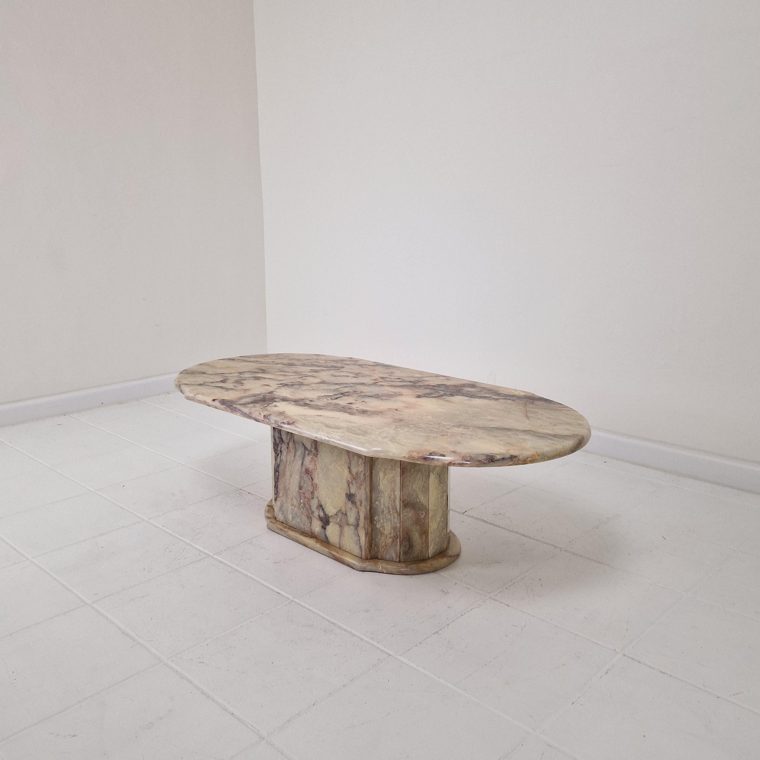 Table basse ou table d'appoint italienne en marbre, années 1960 Bon état - En vente à Oud Beijerland, NL