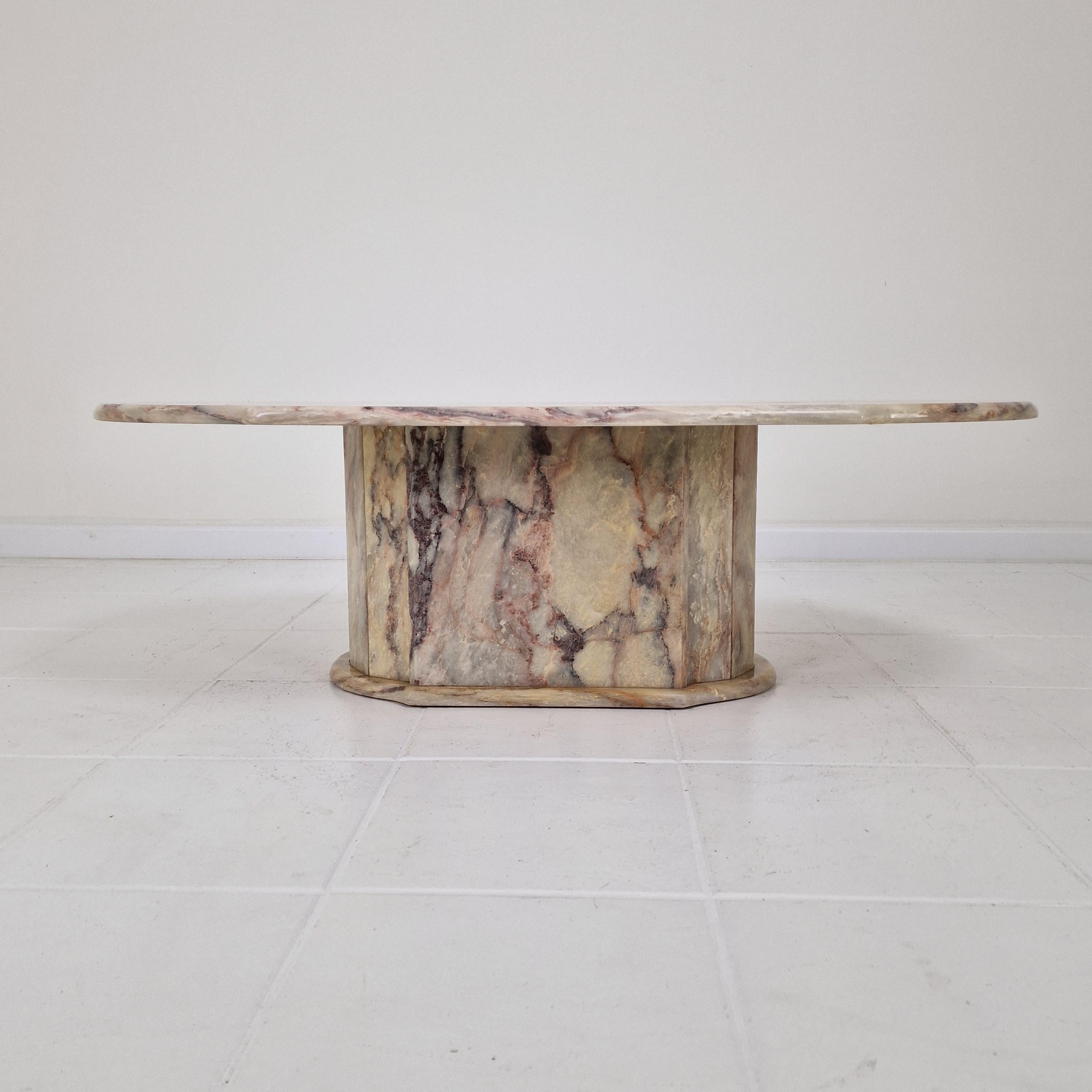 Marbre Table basse ou table d'appoint italienne en marbre, années 1960 en vente