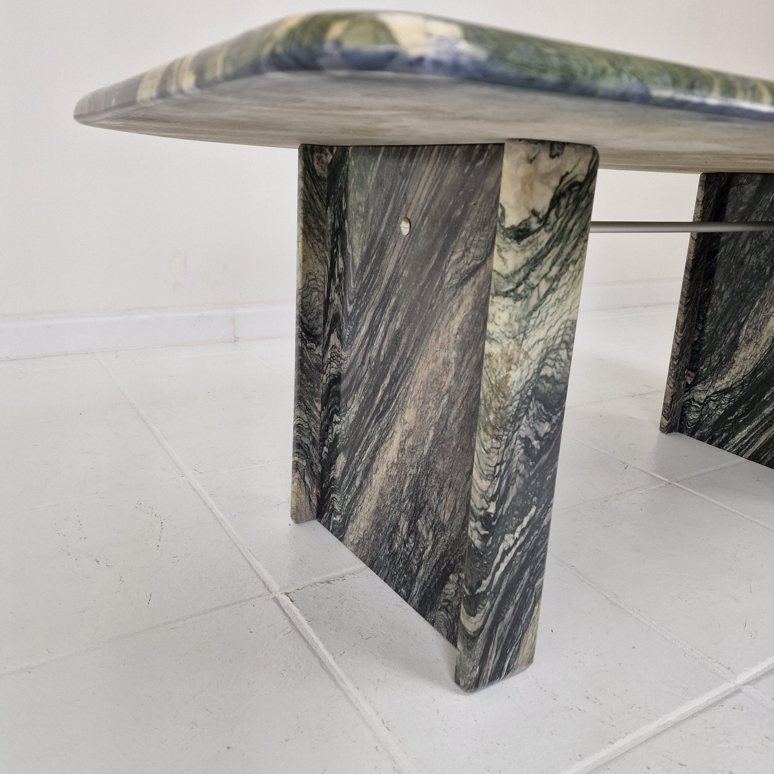 Table basse ou table d'appoint italienne en marbre, années 1980 en vente 3
