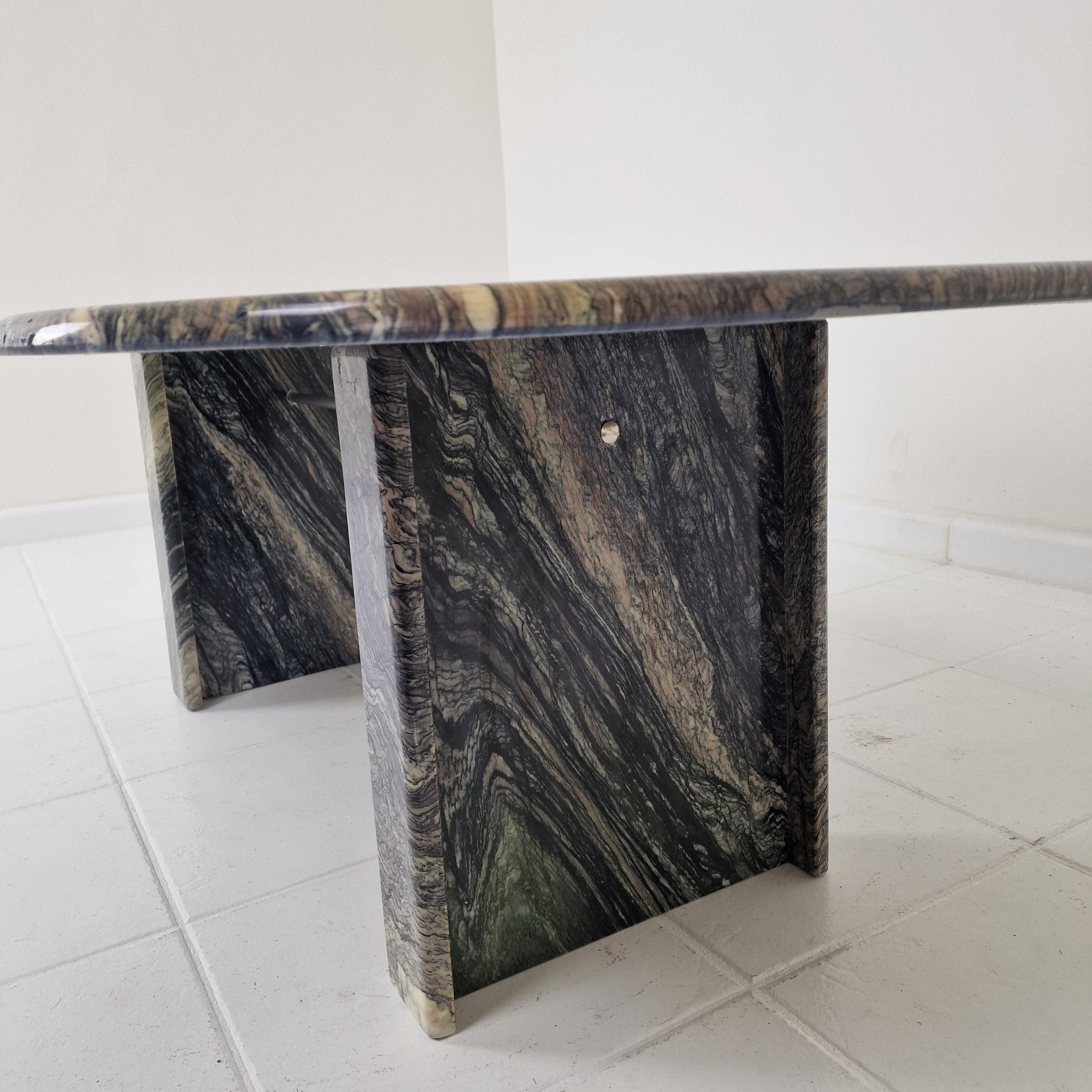 Table basse ou table d'appoint italienne en marbre, années 1980 en vente 4