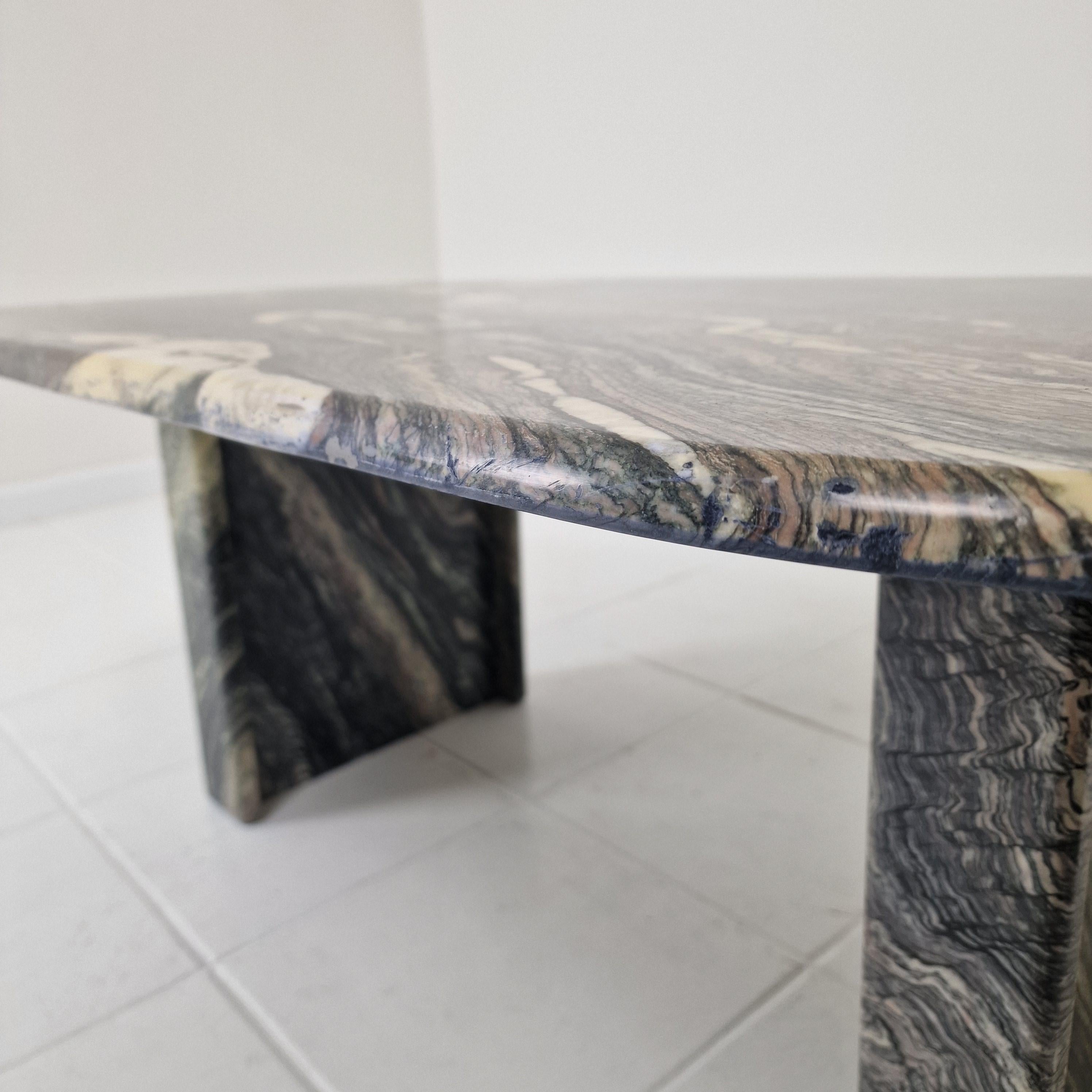 Table basse ou table d'appoint italienne en marbre, années 1980 en vente 5