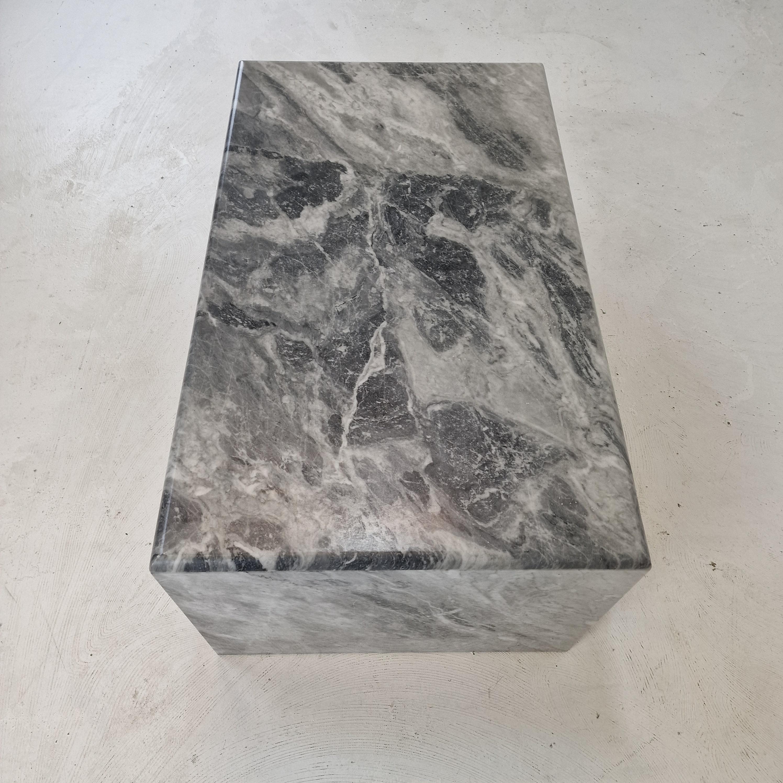 Table basse ou table d'appoint italienne en marbre, années 1980 en vente 6