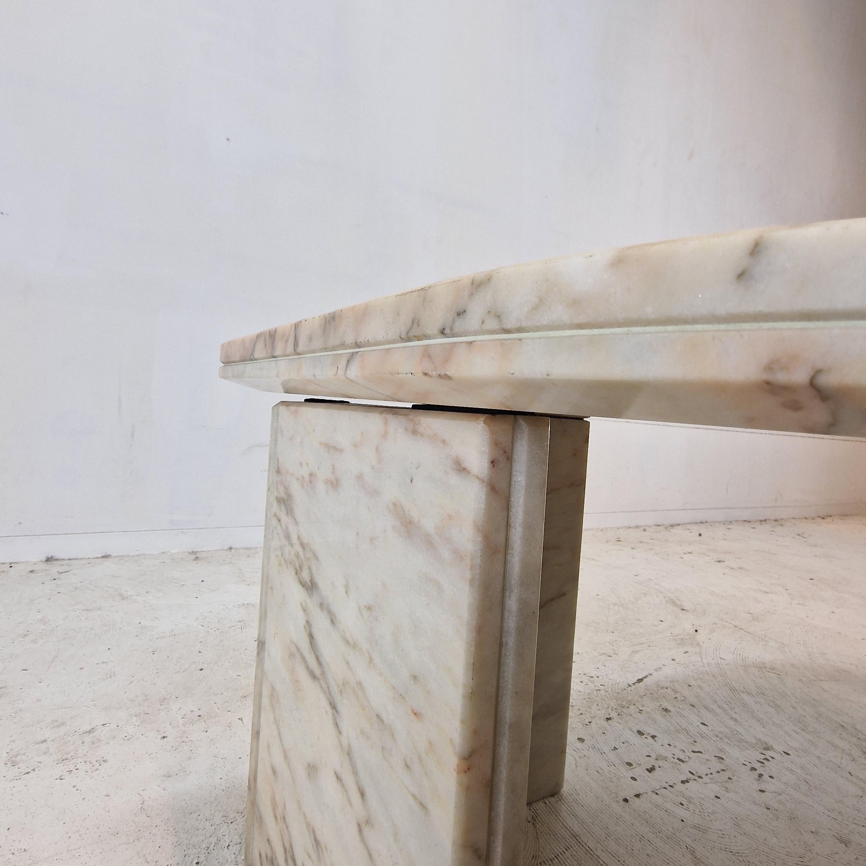 Table basse ou table d'appoint italienne en marbre, années 1980 en vente 8