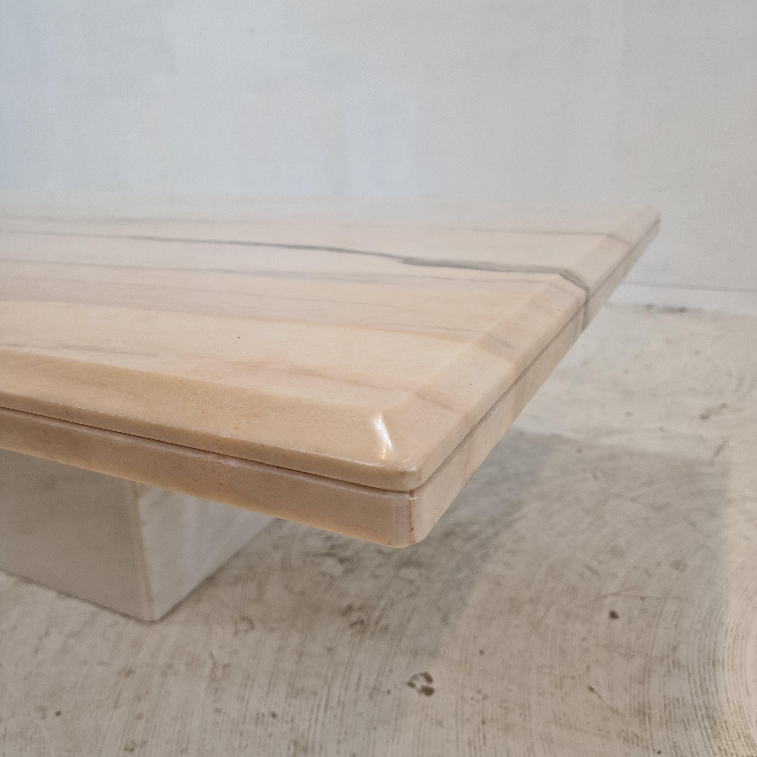 Table basse ou table d'appoint italienne en marbre, années 1980 en vente 9