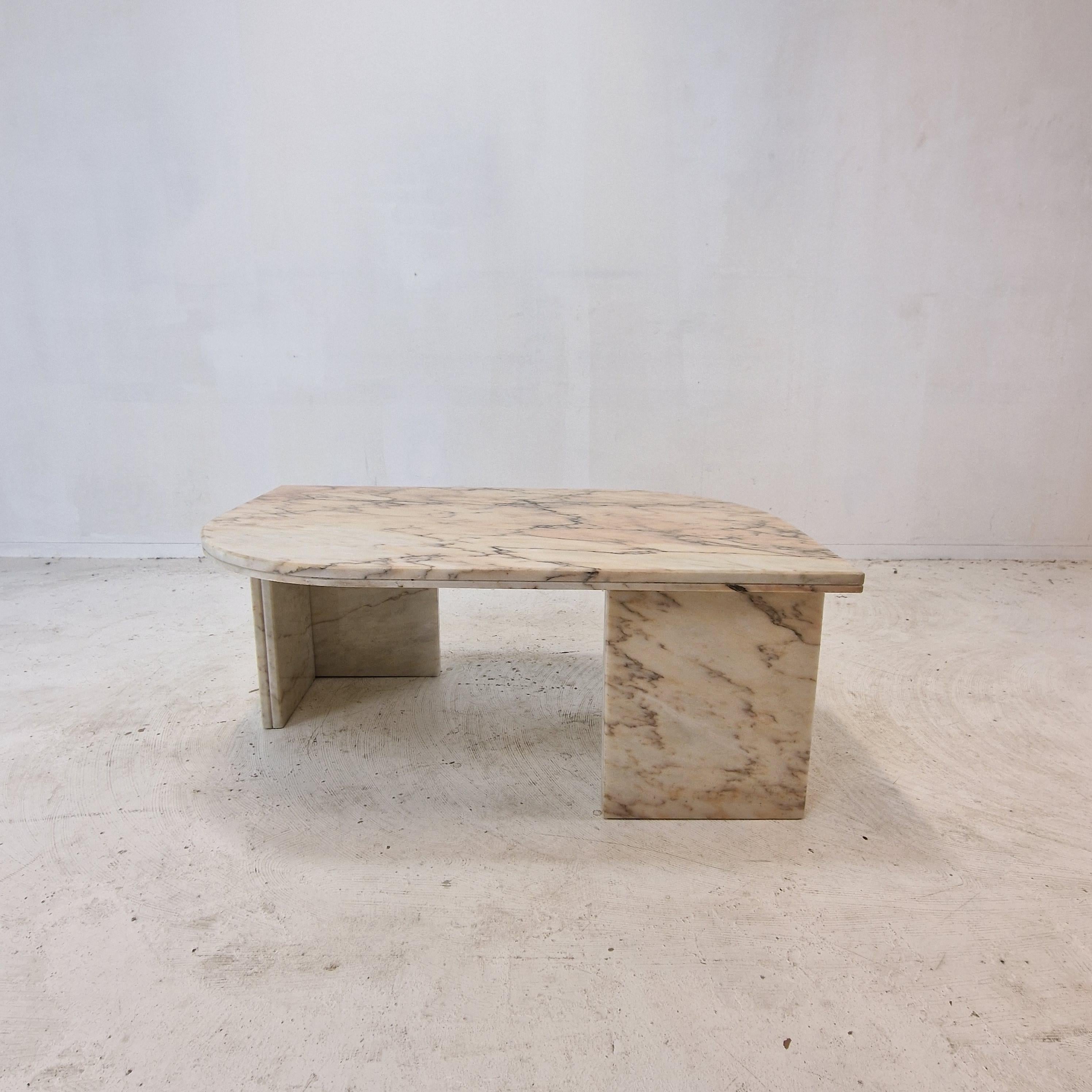 Mid-Century Modern Table basse ou table d'appoint italienne en marbre, années 1980 en vente