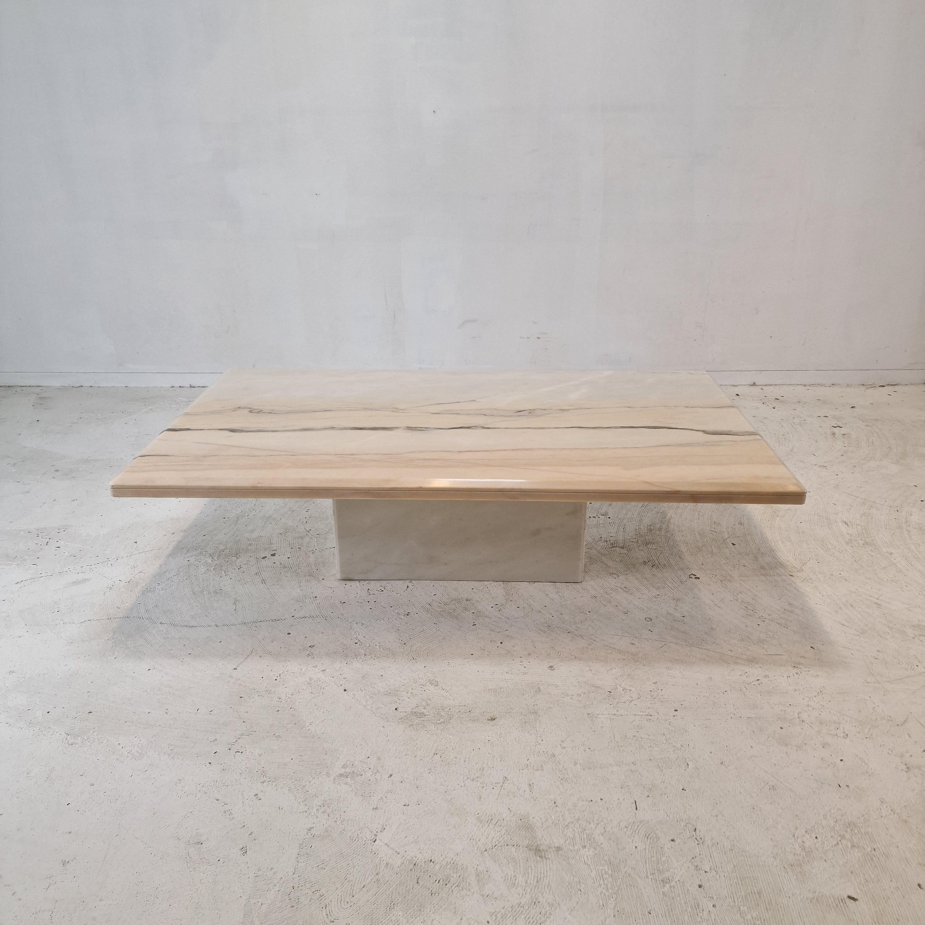 Fin du 20e siècle Table basse ou table d'appoint italienne en marbre, années 1980 en vente