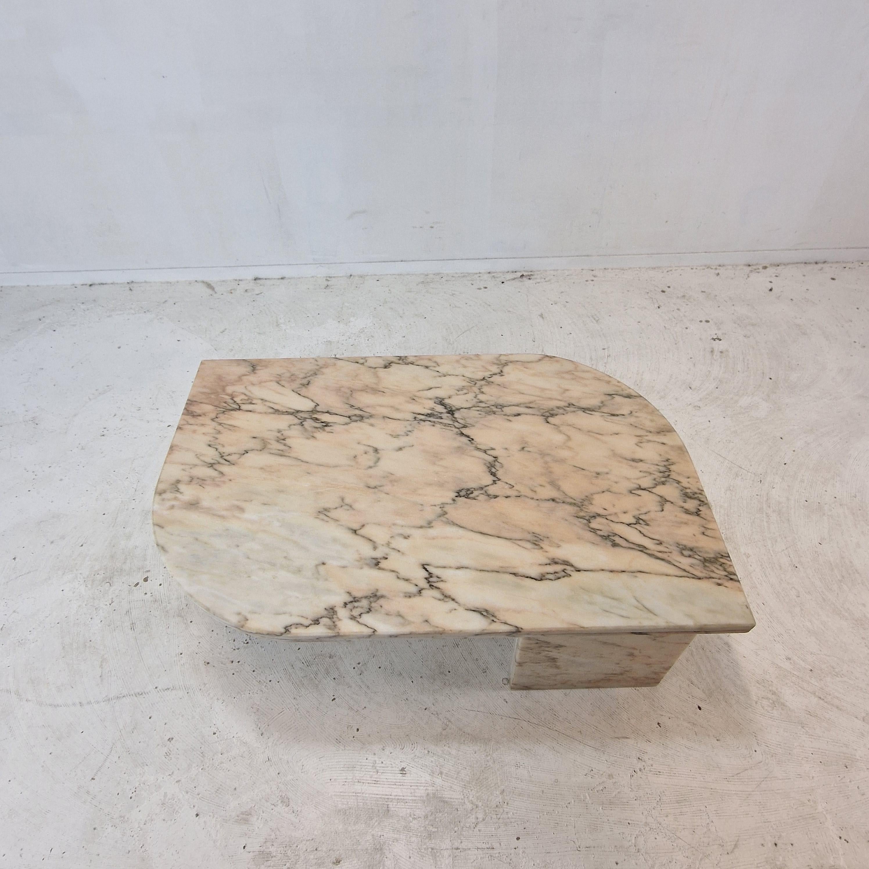 Marbre Table basse ou table d'appoint italienne en marbre, années 1980 en vente