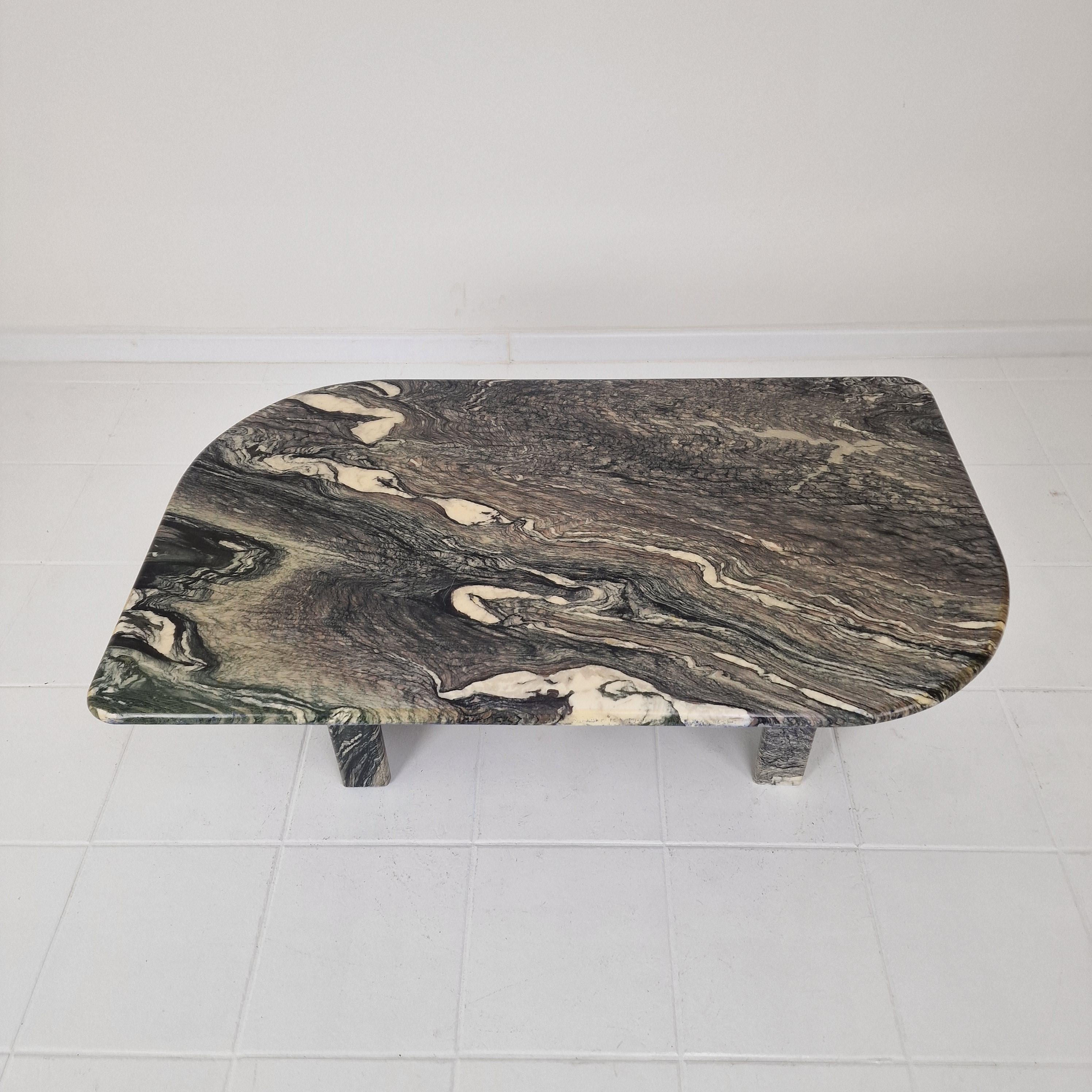 Marbre Table basse ou table d'appoint italienne en marbre, années 1980 en vente