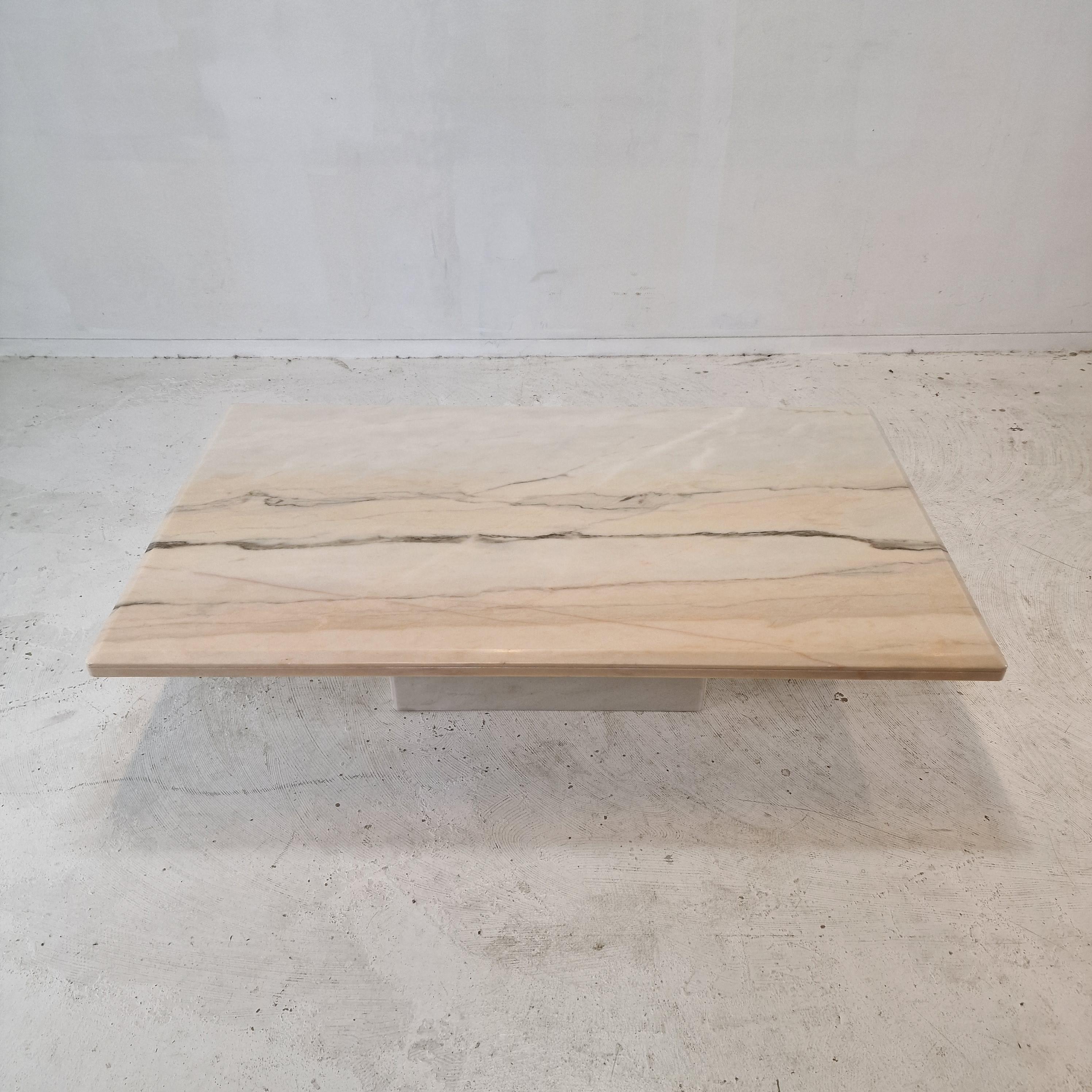 Table basse ou table d'appoint italienne en marbre, années 1980 en vente 2