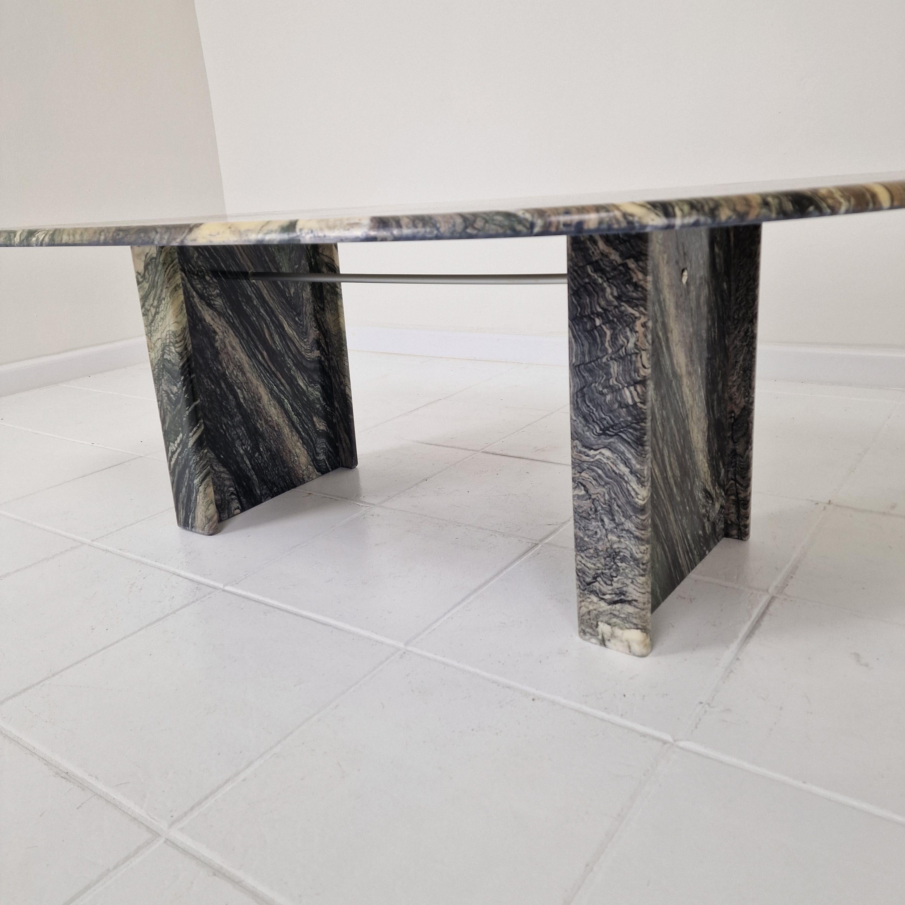 Table basse ou table d'appoint italienne en marbre, années 1980 en vente 2