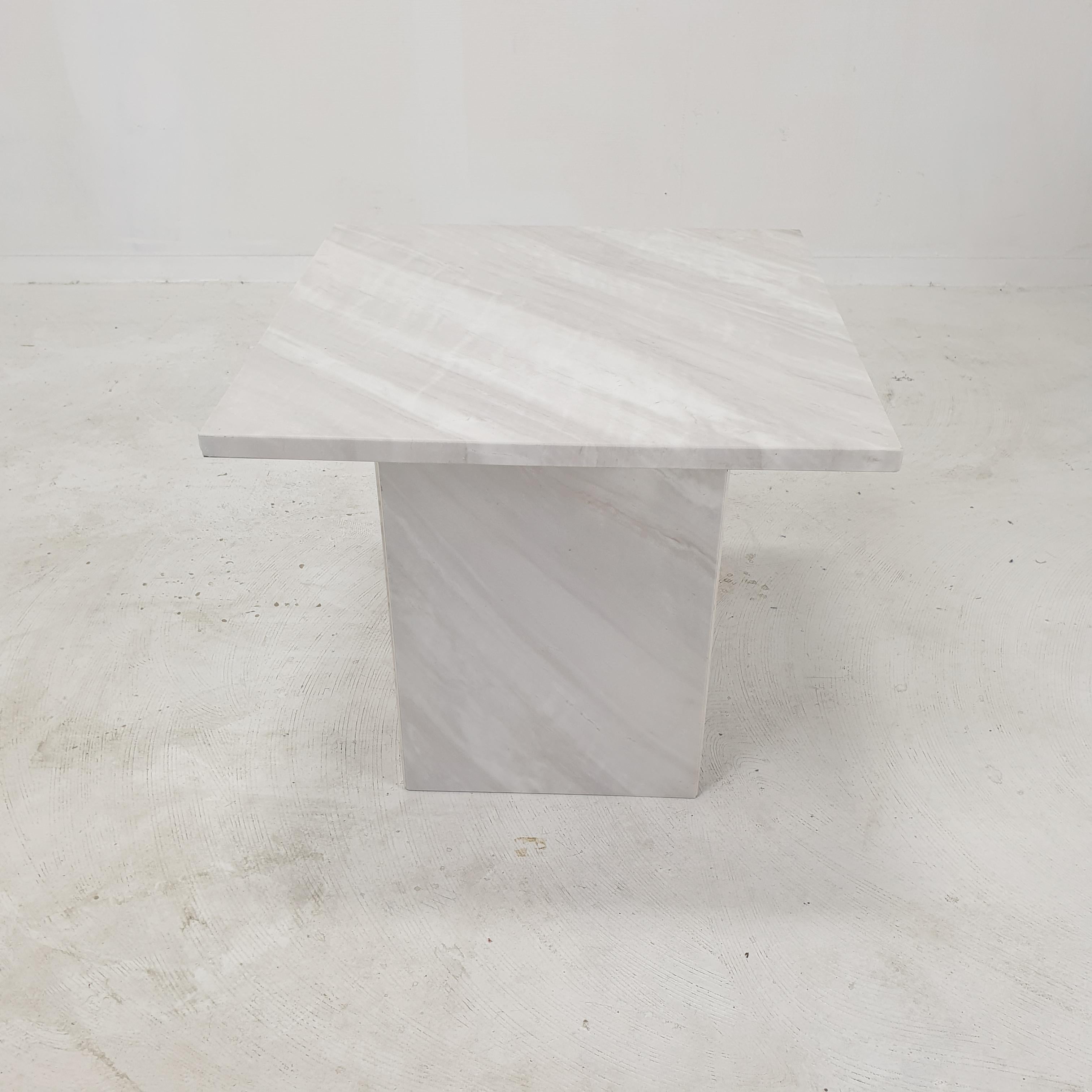 Very nice Italian side table, fabricated in the early 1980s.
It can also be used as a coffee table.

It is handcrafted out of very beautiful marble.
The fabulous marble features a very nice pattern of different colors. 

It has the normal