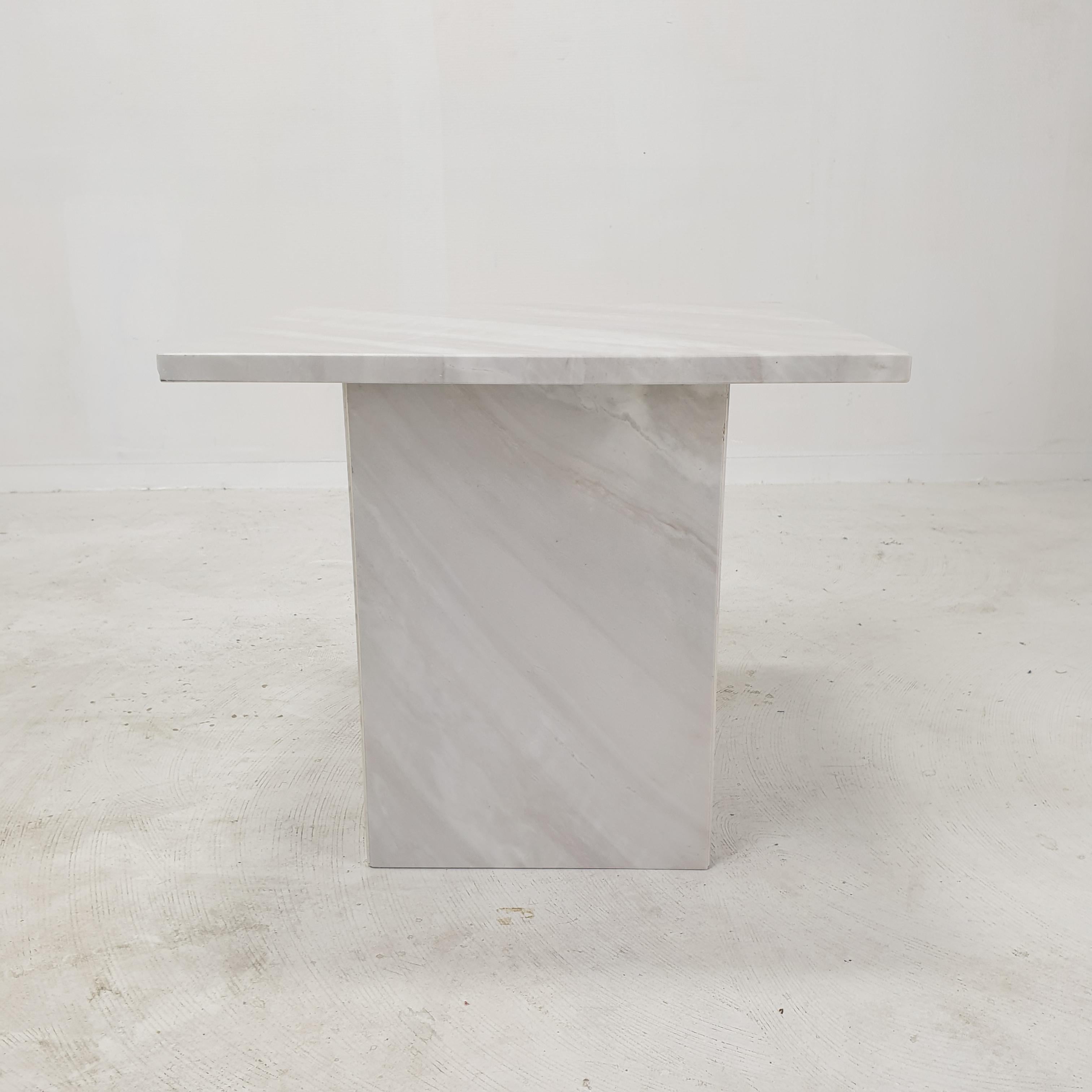 Fait main Table basse ou table d'appoint italienne en marbre, années 1980 en vente