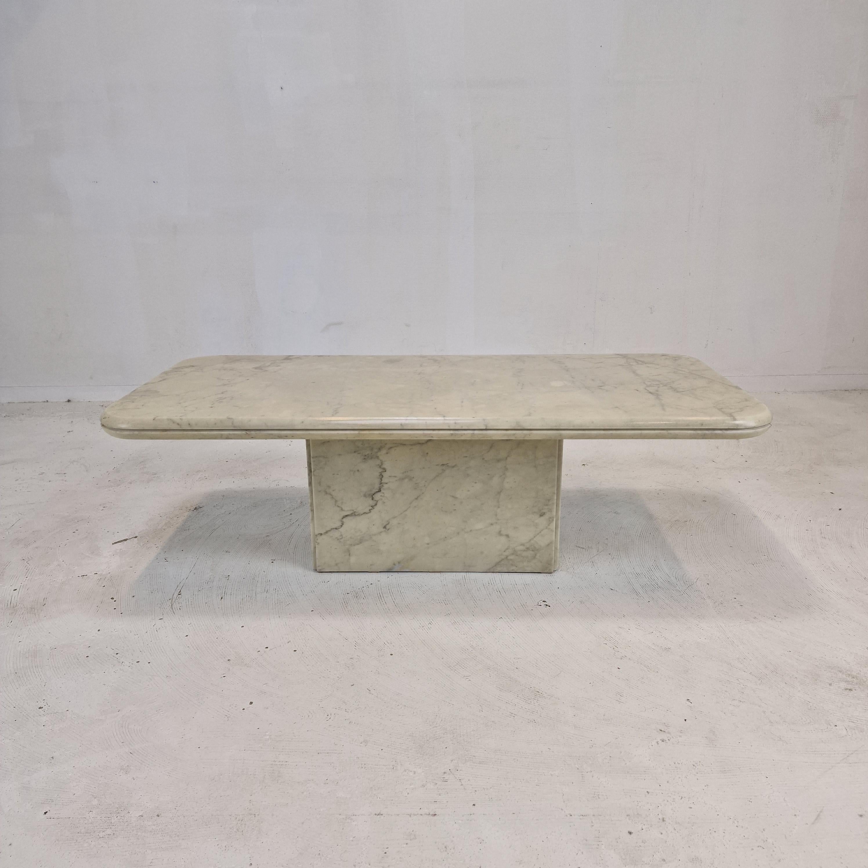 Very nice Italian coffee table handcrafted out of marble, 1970's.

The rectangle top and base are made of very beautiful marble.
The fabulous marble features a very nice pattern of different colors.

It has the normal traces of use, see the
