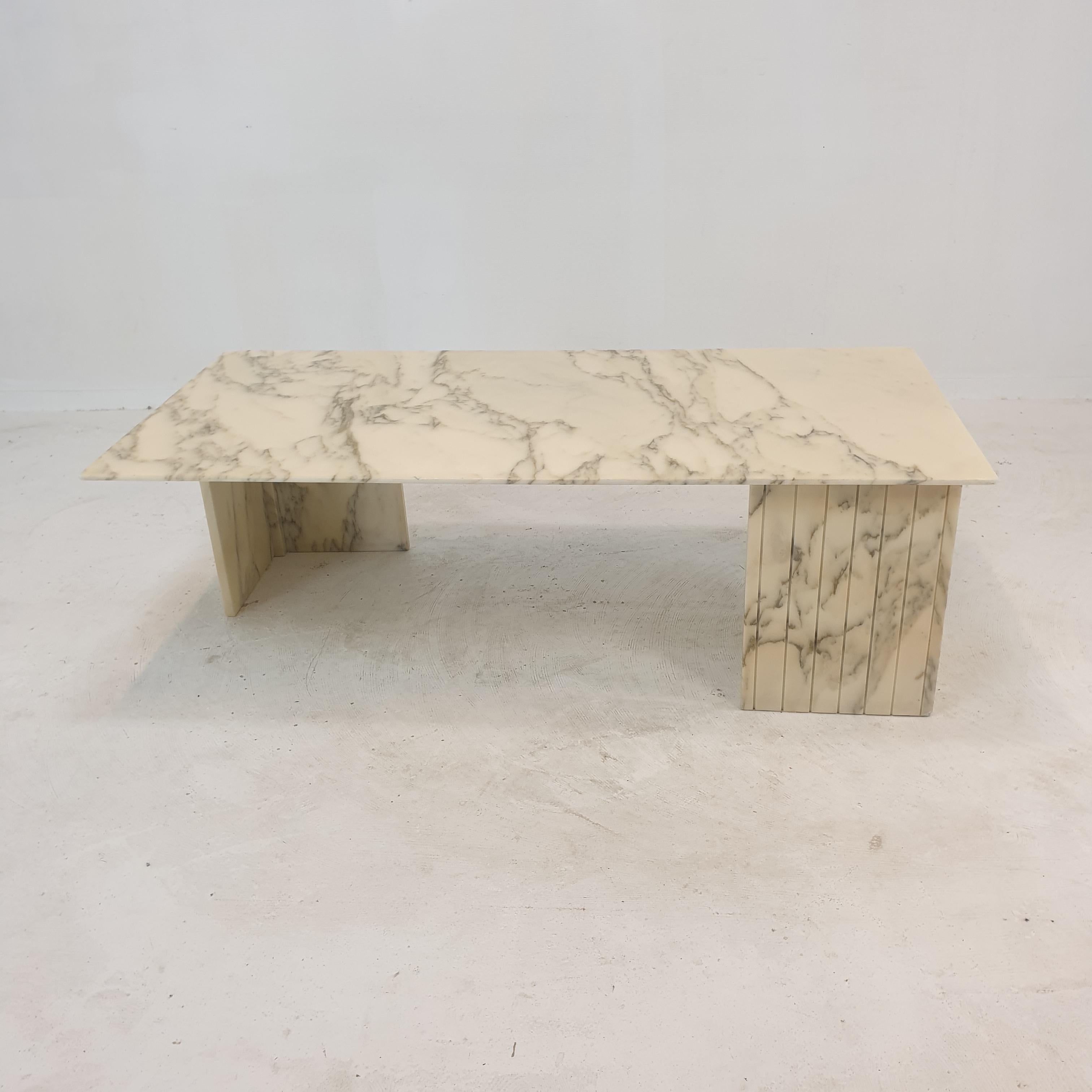 Very nice Italian coffee table handcrafted out of marble, 1970s.

The rectangle top and the two feet are made of very beautiful marble.
The fabulous marble features a very nice pattern of different colors.
It is possible to vary the position of