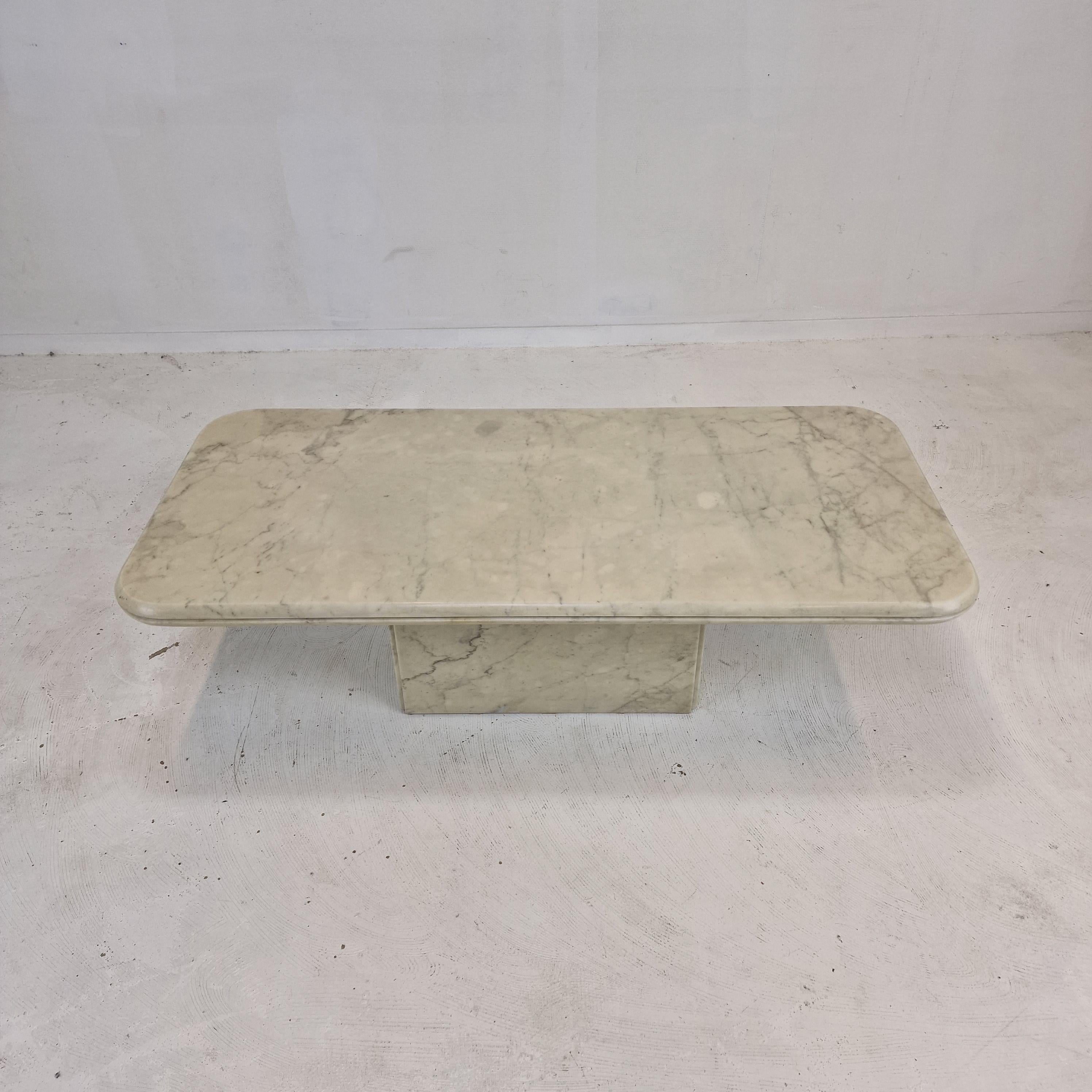 Italian Marble Coffee Table, 1970's In Good Condition For Sale In Oud Beijerland, NL
