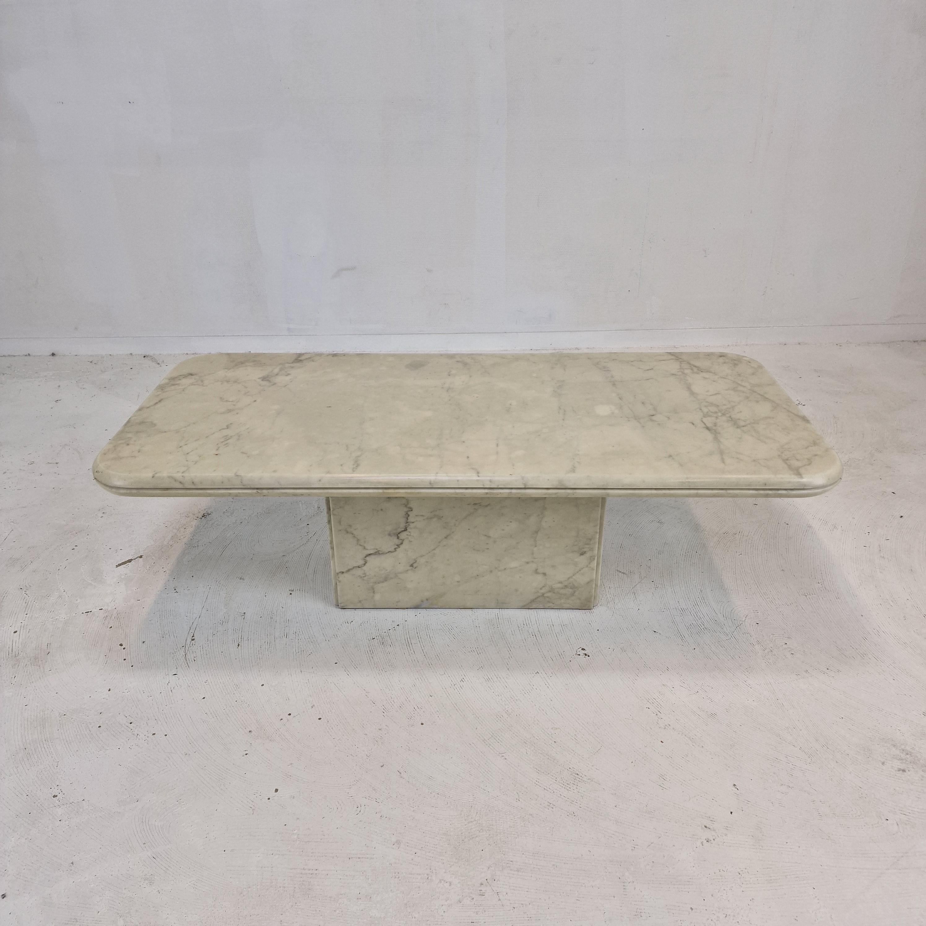Table basse italienne en marbre, années 1970 en vente 1