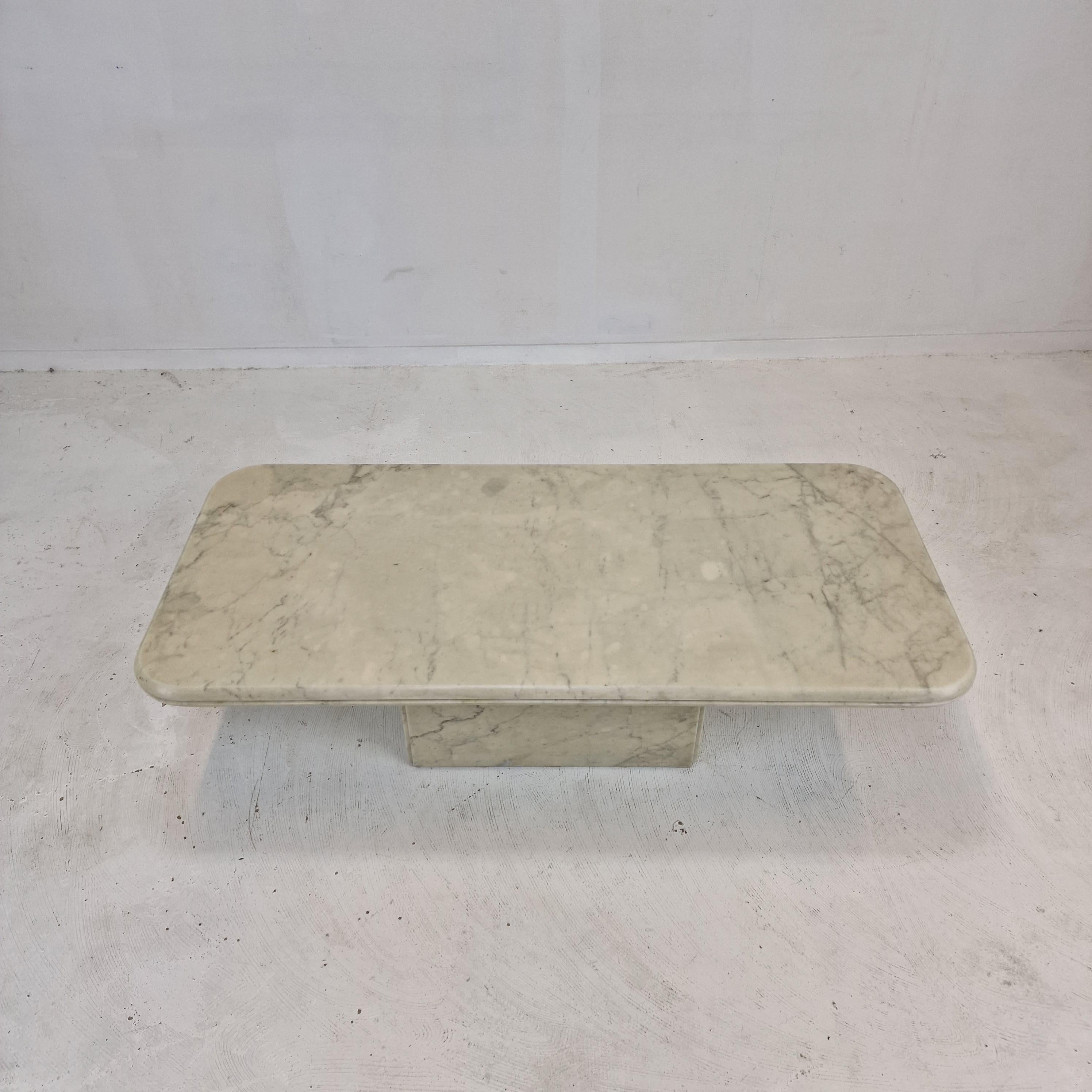 Italian Marble Coffee Table, 1970's For Sale 3