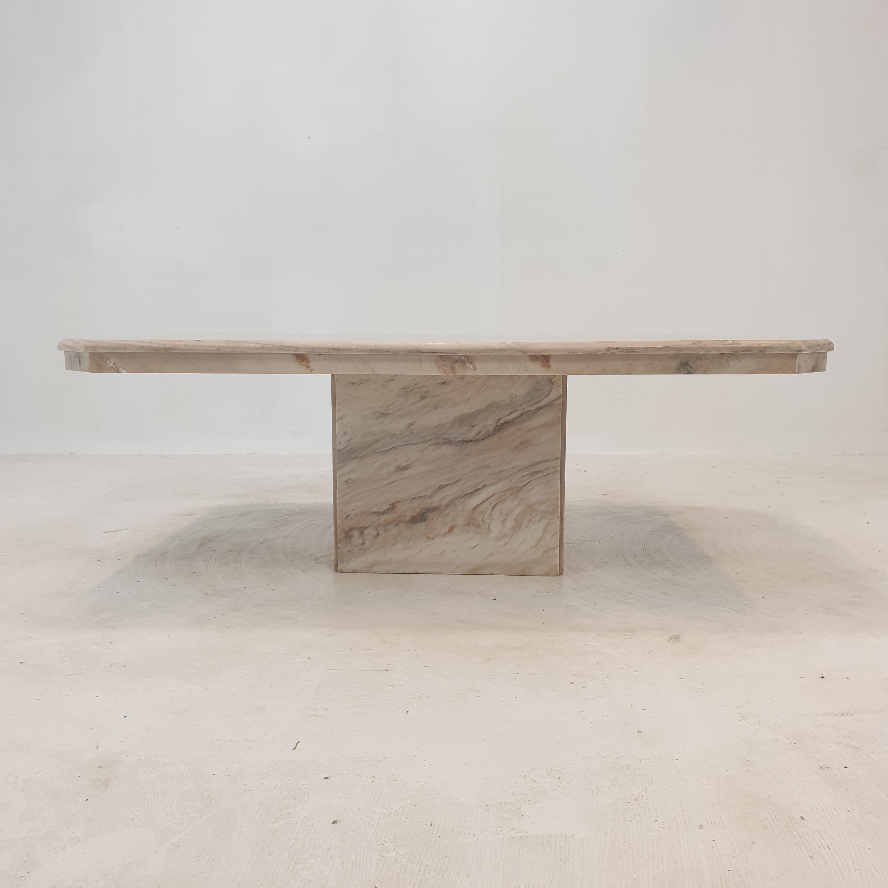 Italian Marble Coffee Table, 1980's For Sale 1