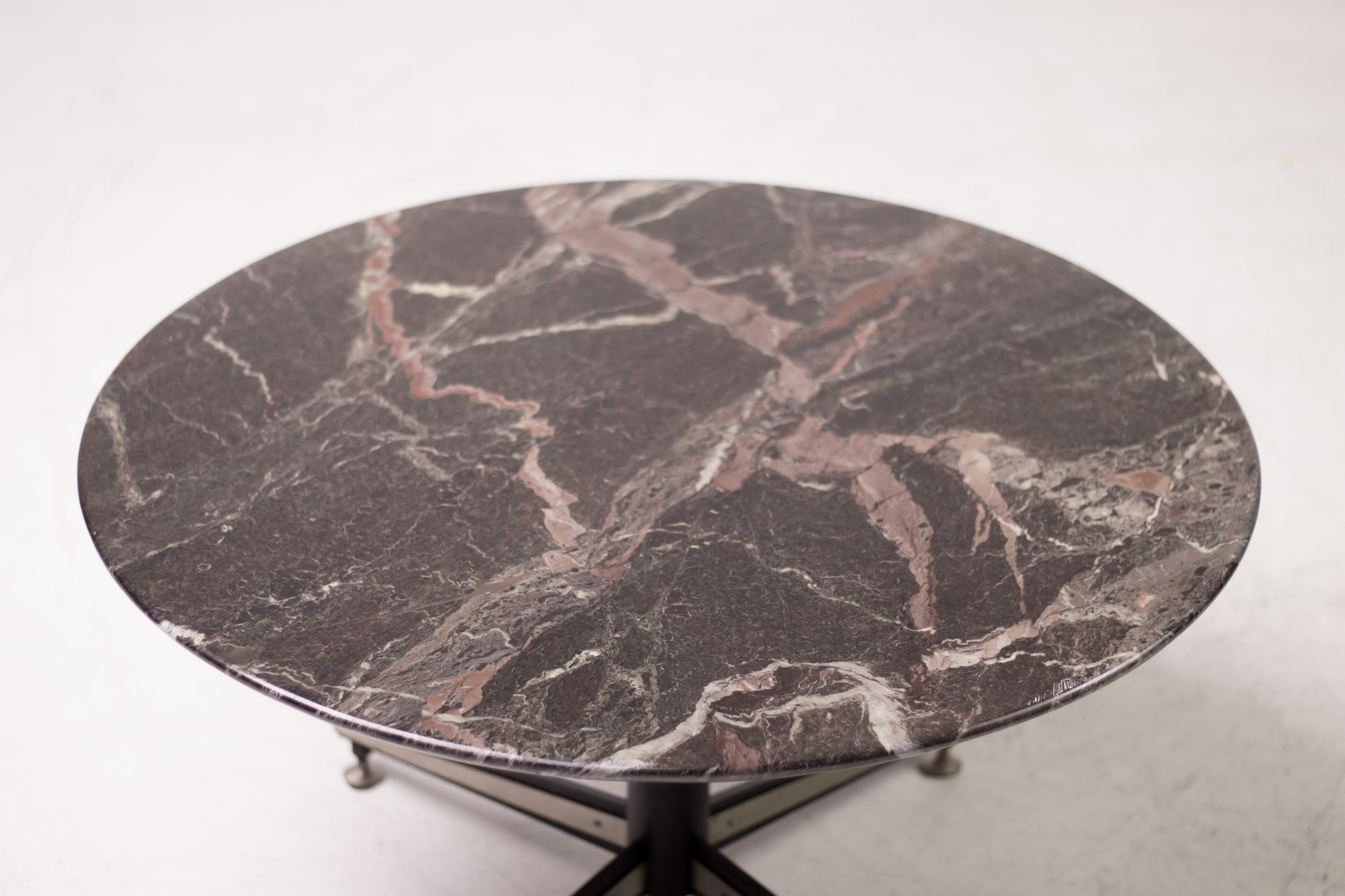 Round Italian coffee table from the 1950s.
Spectacular brown marble top, black enameled steel base with nickel plated details and adjustable feet.
Wonderful all original vintage condition.