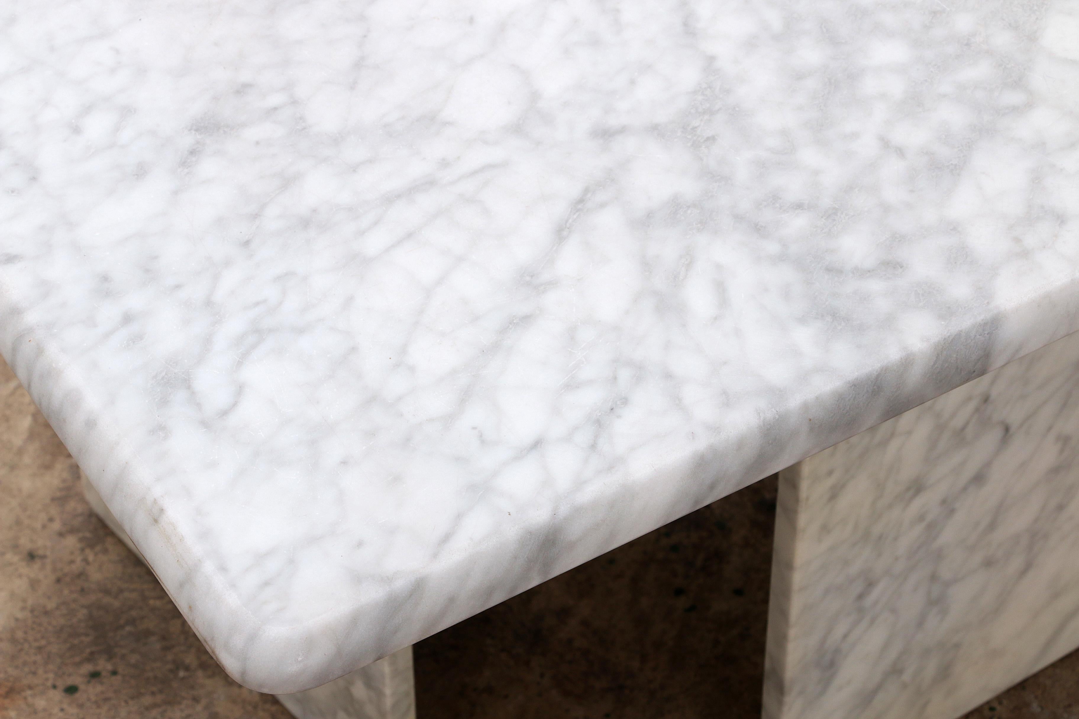 Marbre Table basse en marbre italien, design intemporel des années 1970 en vente