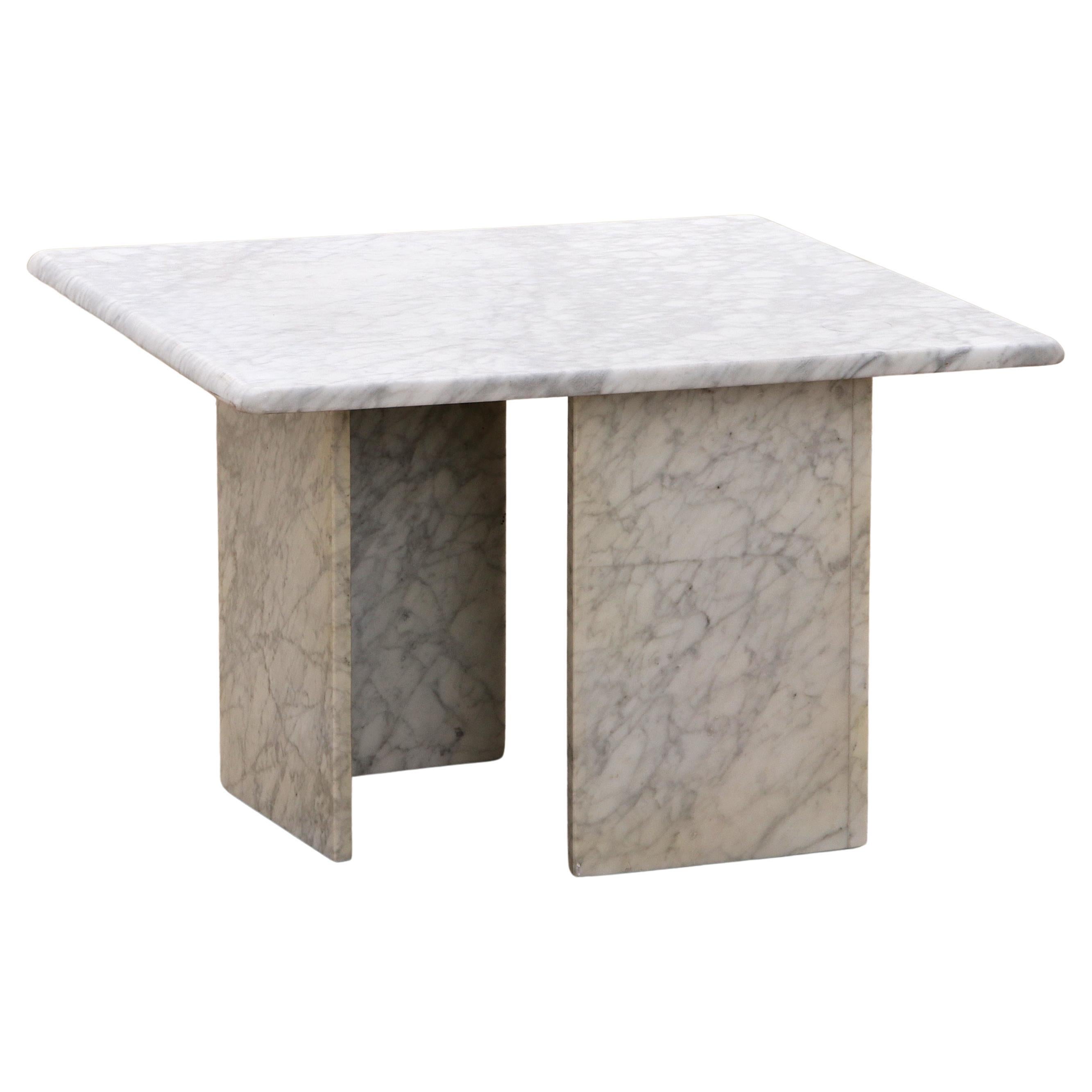 Italian Marble coffee table, timeless design from the 1970s For Sale